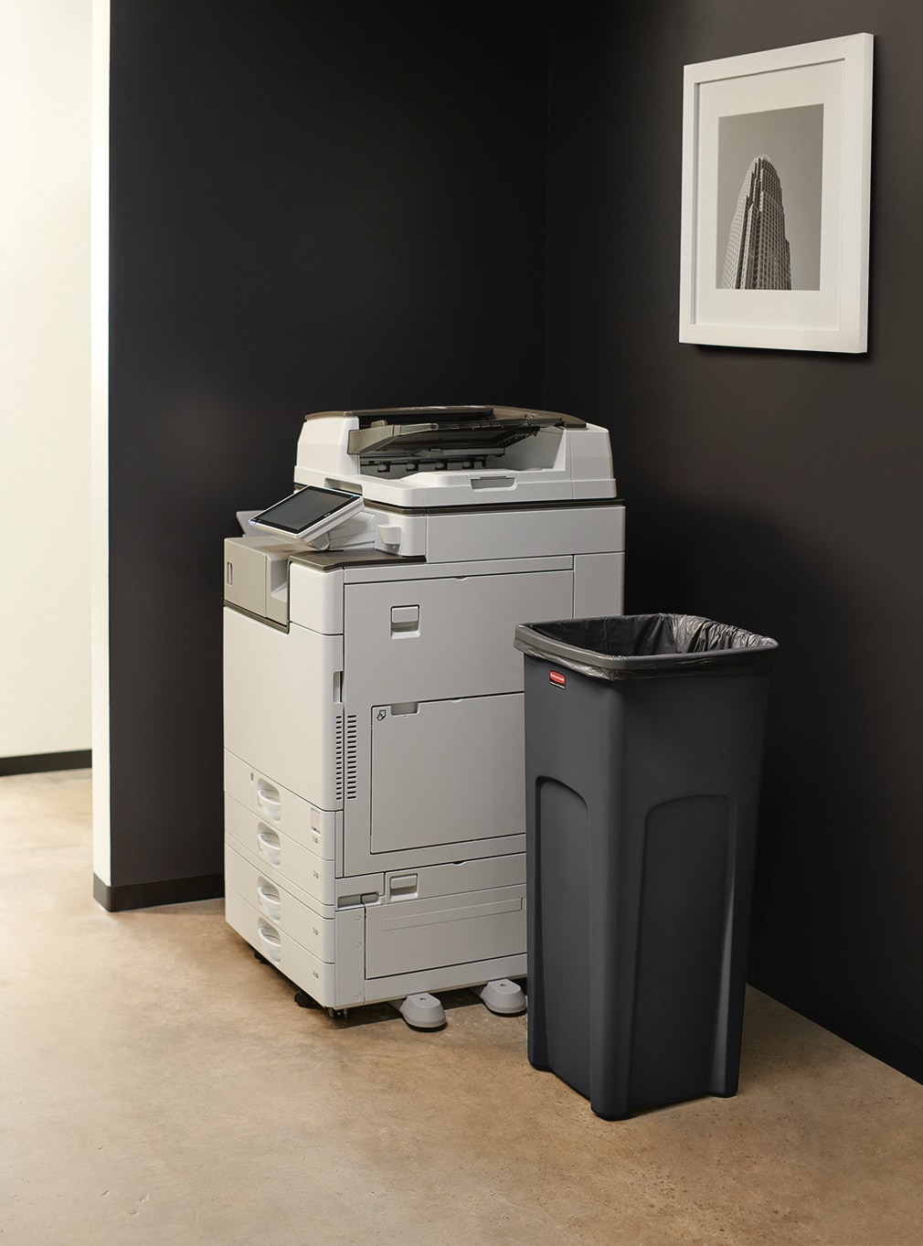 Rubbermaid Commercial Products FG356988BLA m031725 - View #4