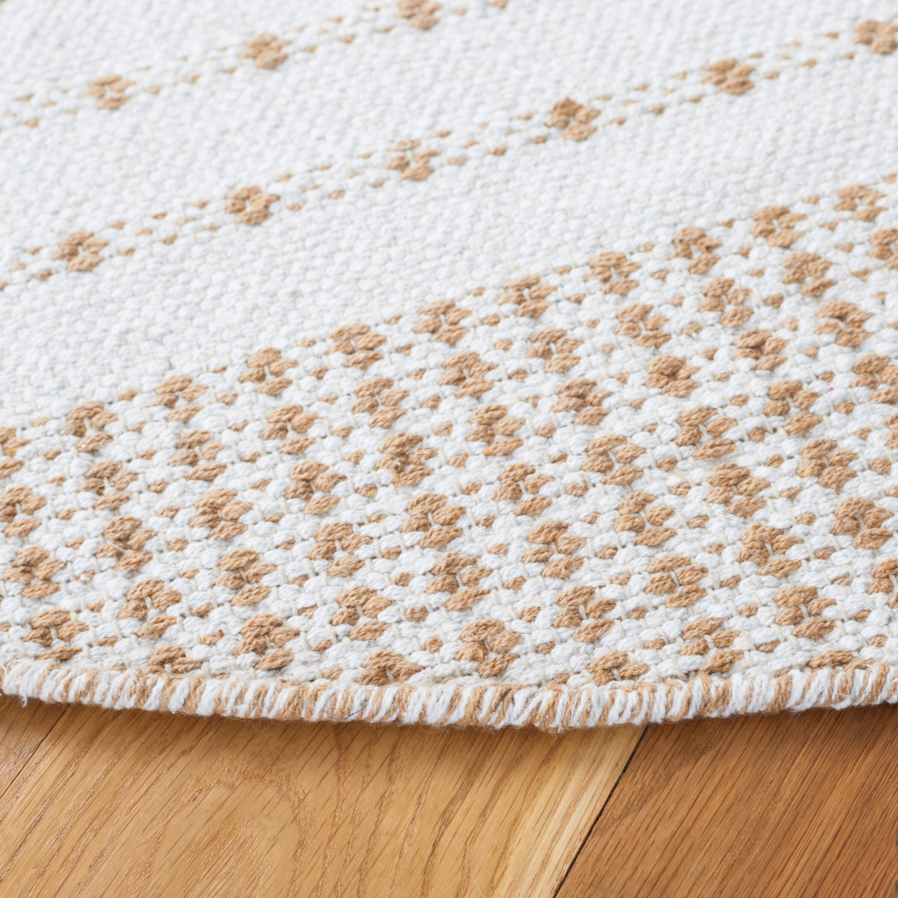 Safavieh MTK714W-6R rugs - View #3