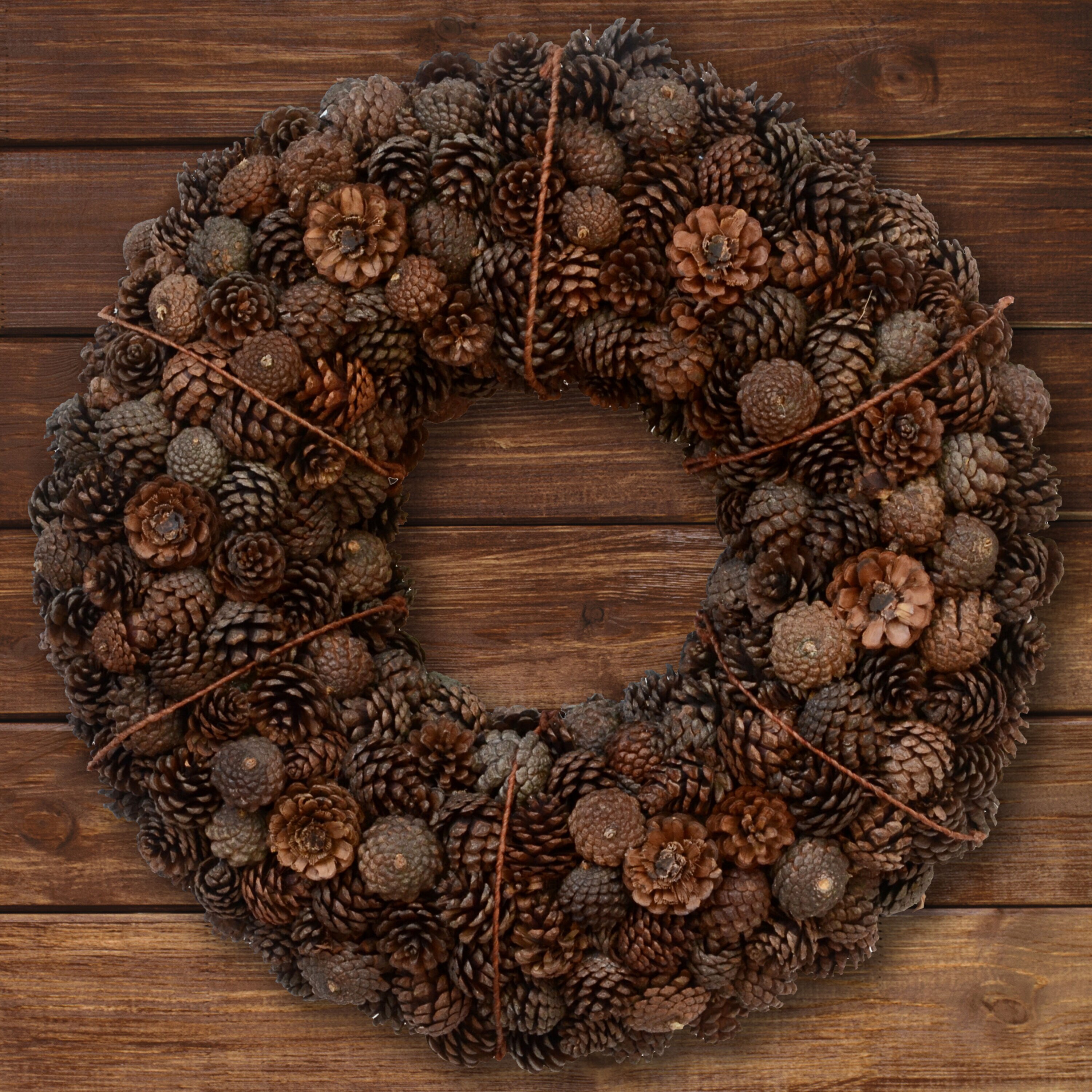 Vickerman H6EUR2500 Artificial-Christmas-Wreaths - View #3