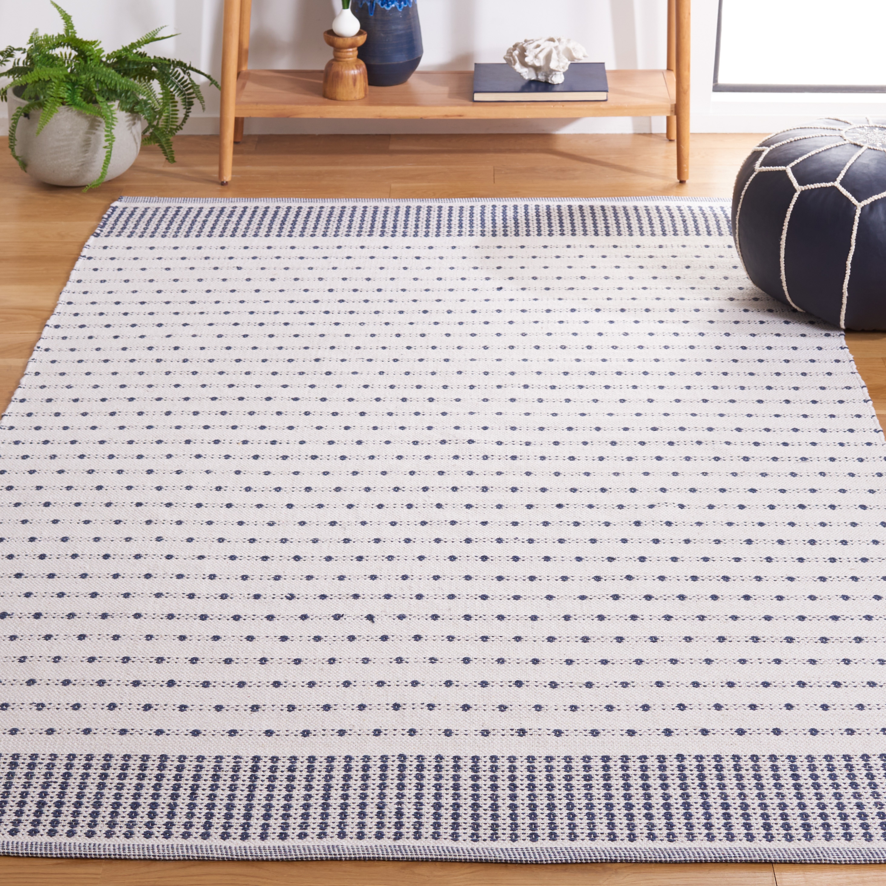  Montauk 714 Navy/Ivory Contemporary 4ft x 6ft Small Rectangle Rug