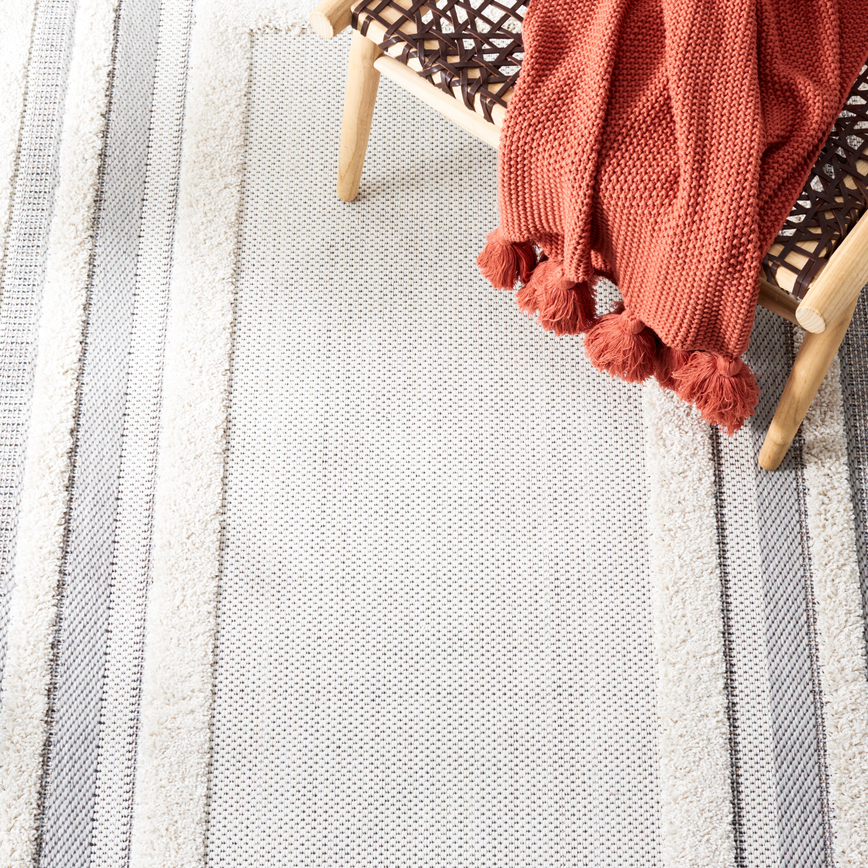 Ivory and Grey Rectangular Non-slip Synthetic Area Rug 4' x 6'