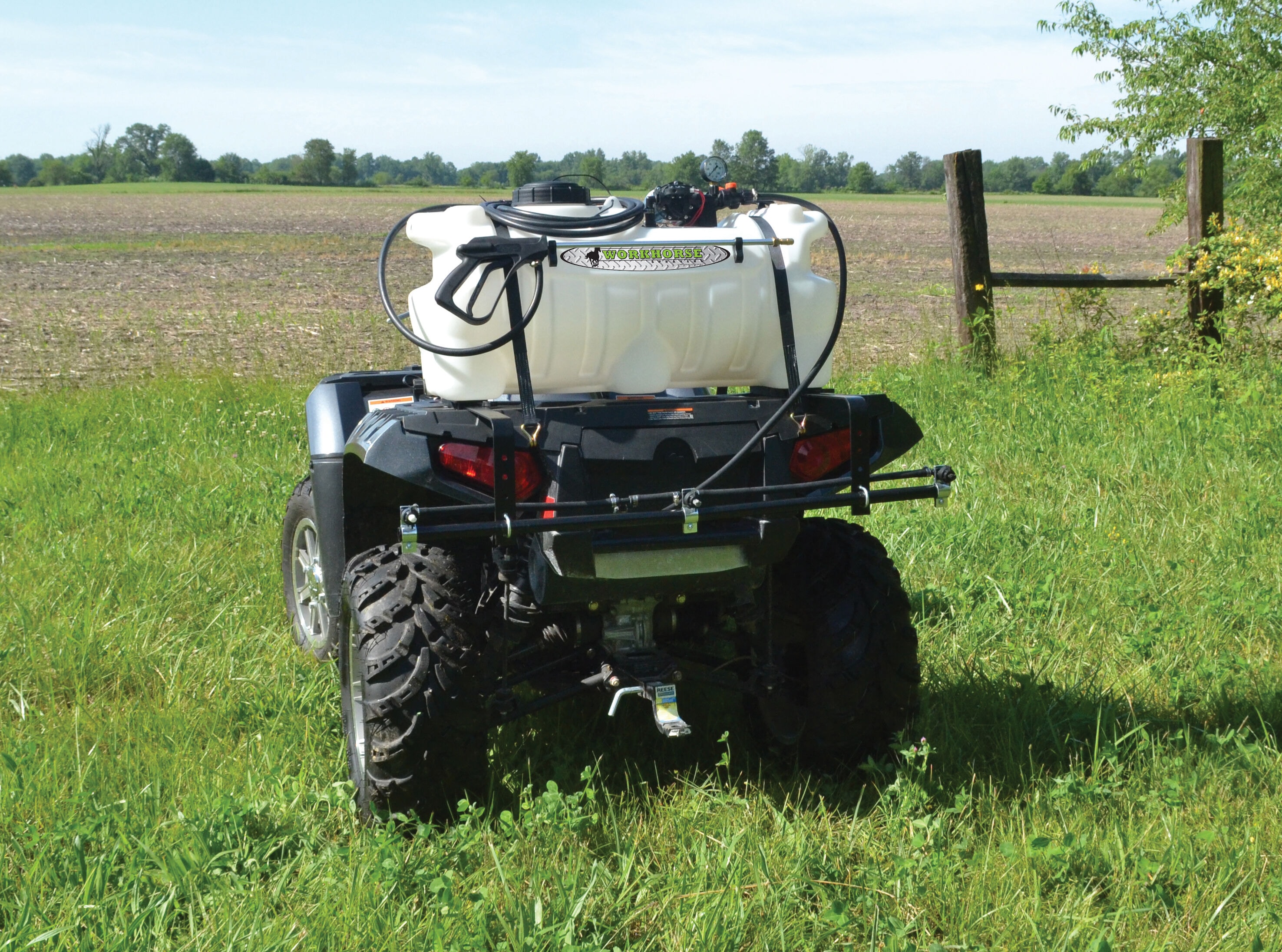 Workhorse Sprayers 25-gallon Plastic Boom Sprayer In The Garden 