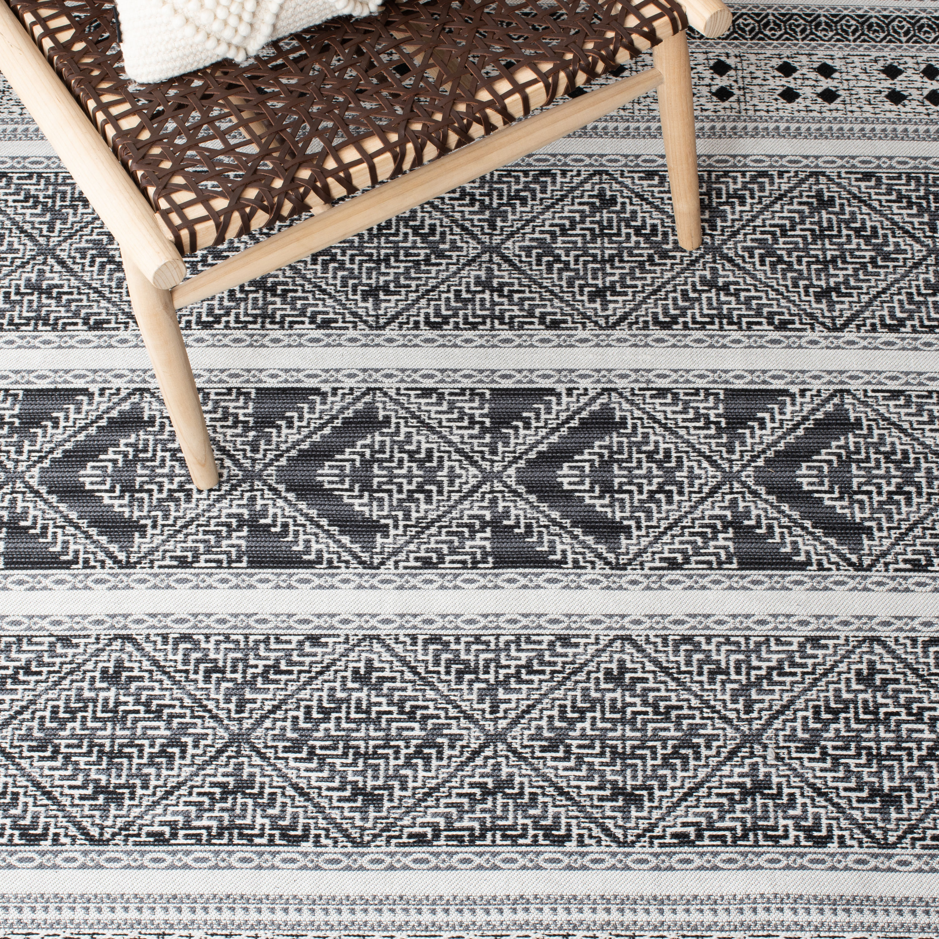 Safavieh CLV717Z-5 rugs - View #8