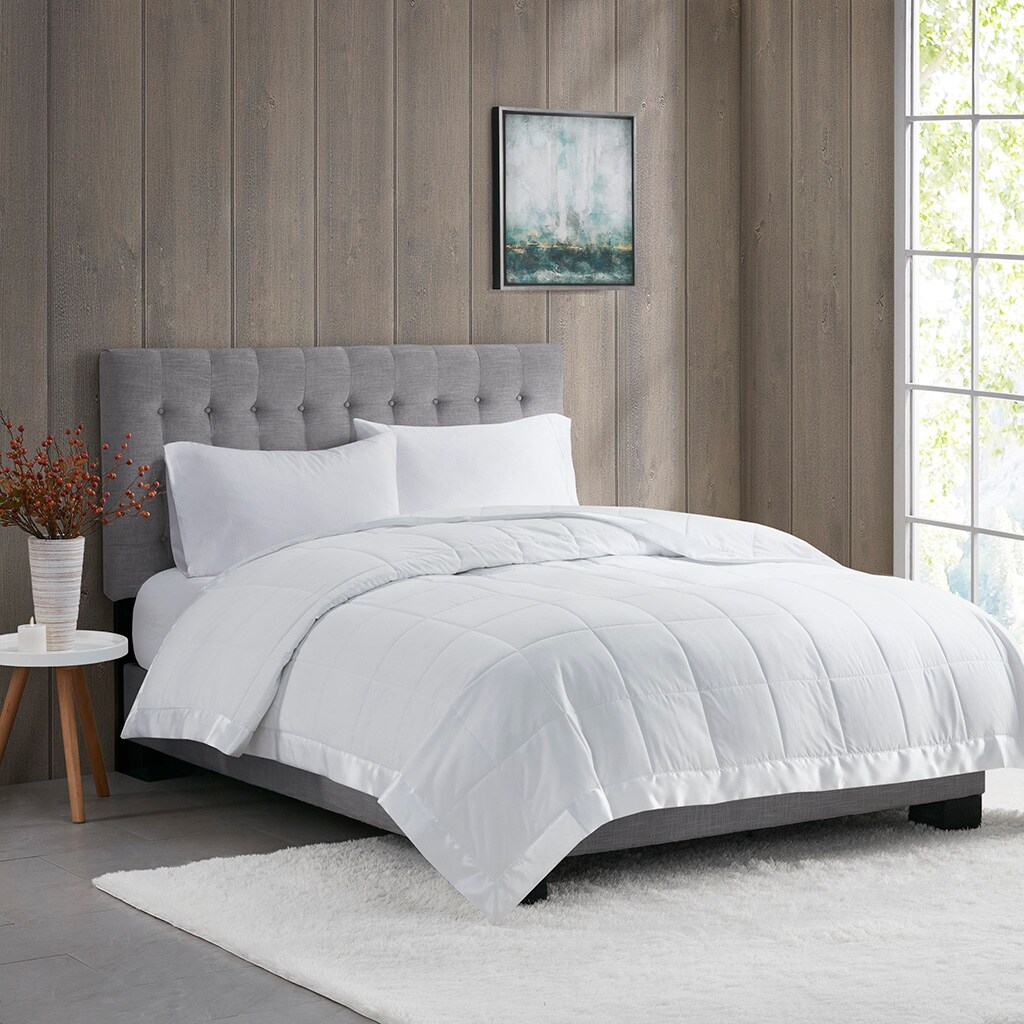 LUXEYARD Lightweight Down Alternative Blanket with Satin Trim White Twin