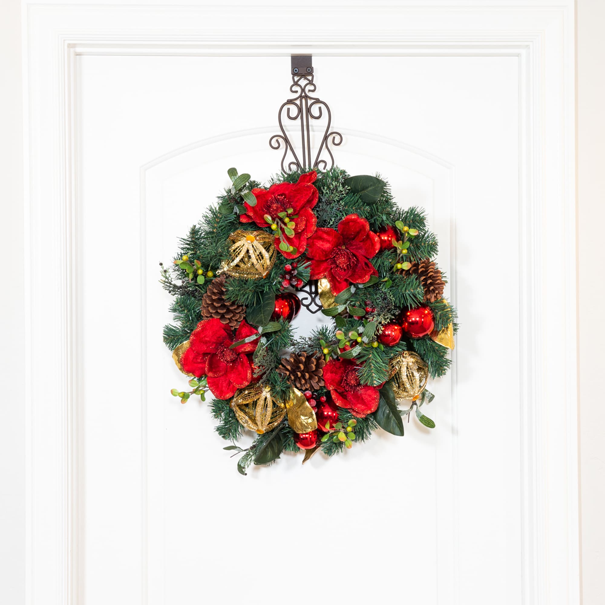 30 Inch Pre-Lit Pine Christmas Wreath with LED Lights