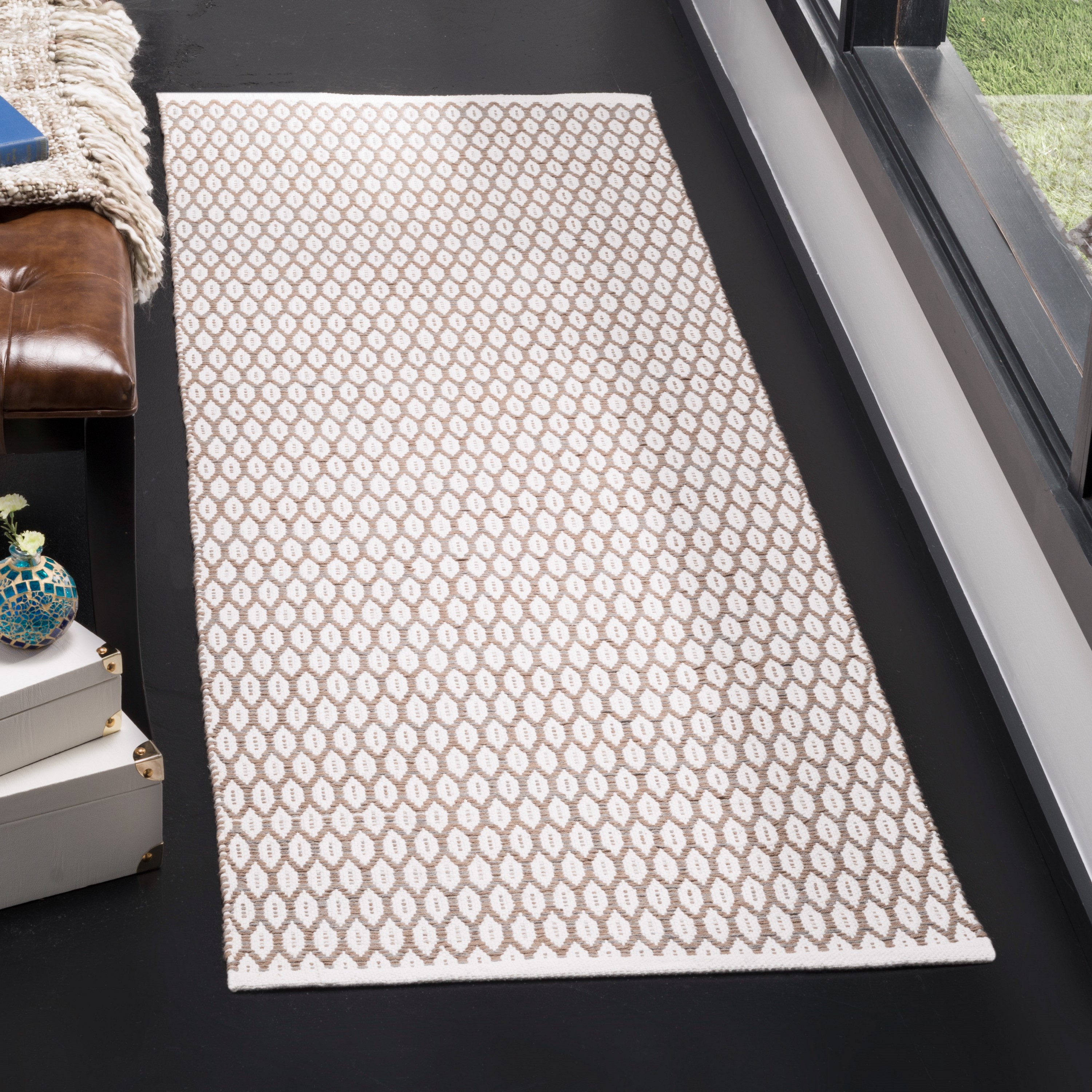 Safavieh MTK608R-27 Montauk Loch 2 x 7 (ft) Cotton Beige/Ivory Rectangular Indoor Runner rug