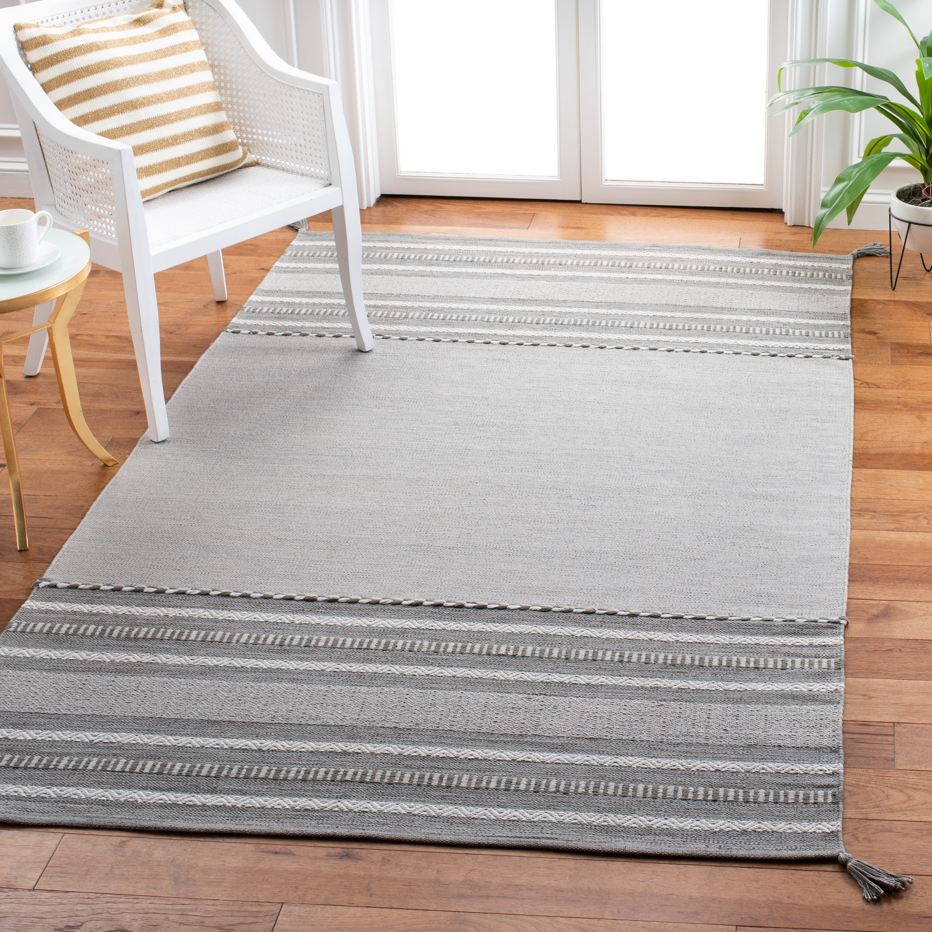 Safavieh MTK215F-4 Montauk Binalong 4 x 6 (ft) Cotton Gray/Ivory Rectangular Indoor Stripe Farmhouse/Cottage Area rug