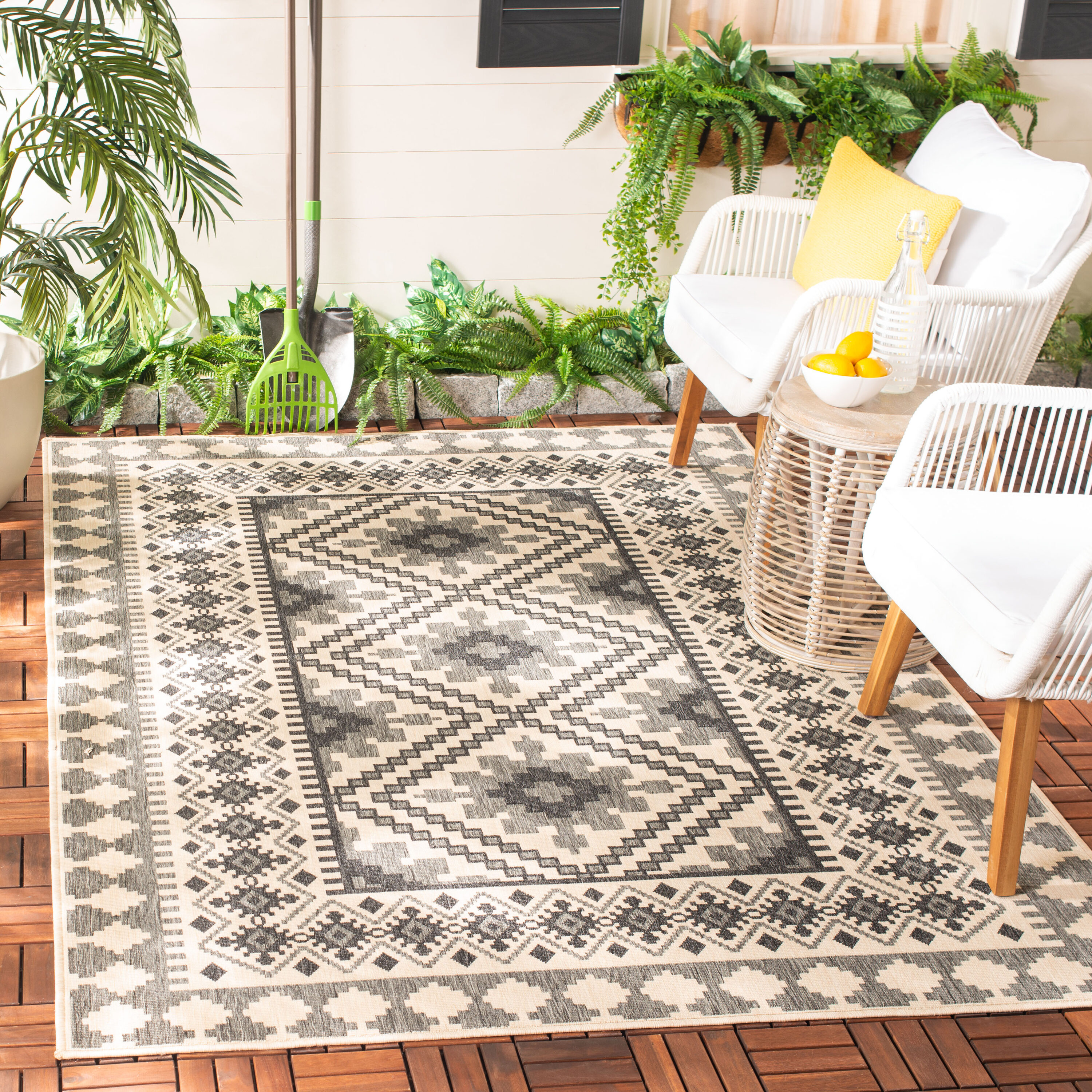 Deals Veranda Border Indoor/Outdoor Rug 5