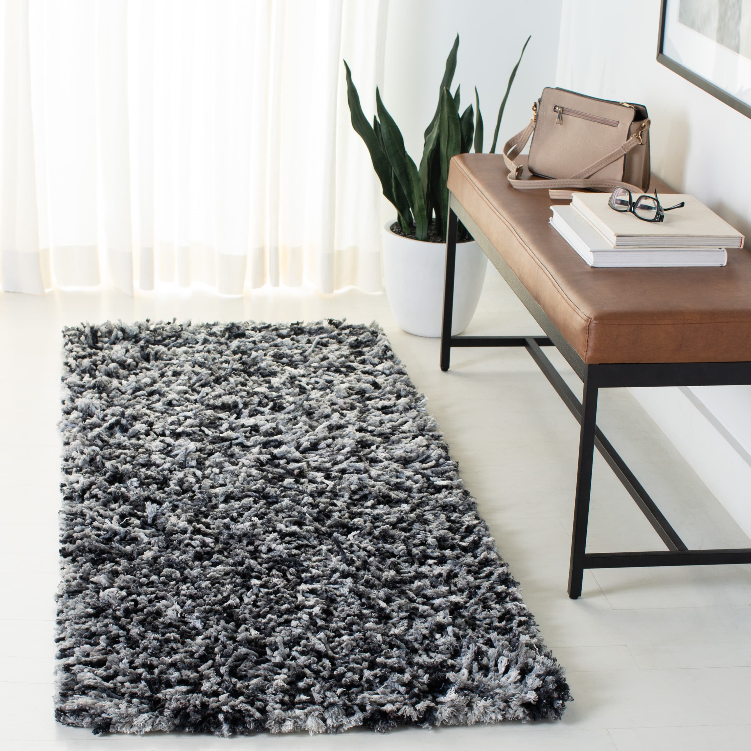 Safavieh SG960H-26 Rio Santo Shag 2 x 6 (ft) Loomed Polyester Black/Ivory Rectangular Indoor Runner rug