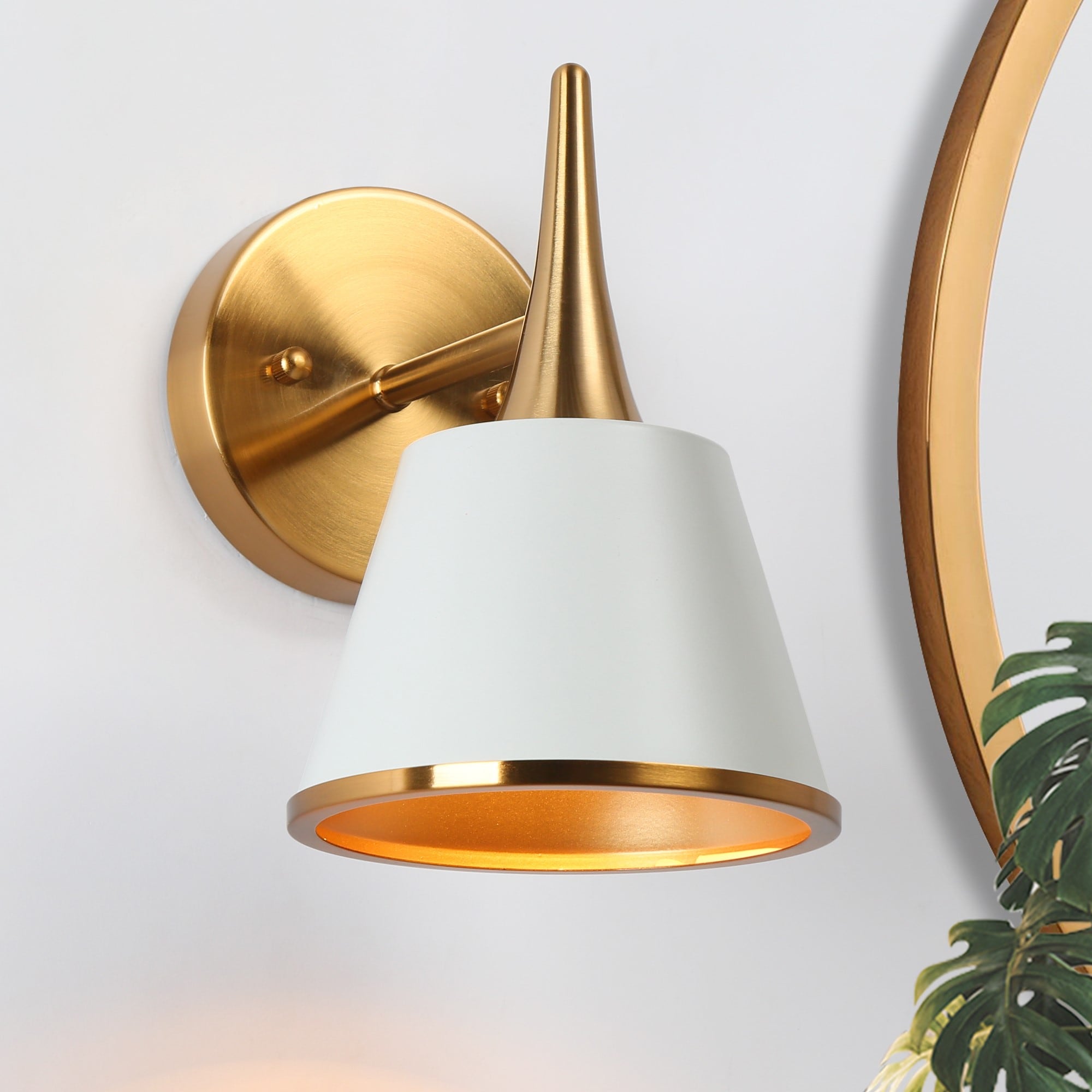 LNC LQIIBA276W1B8C Idaikos 6-in W 1 -Light Polished Gold Wall Sconce