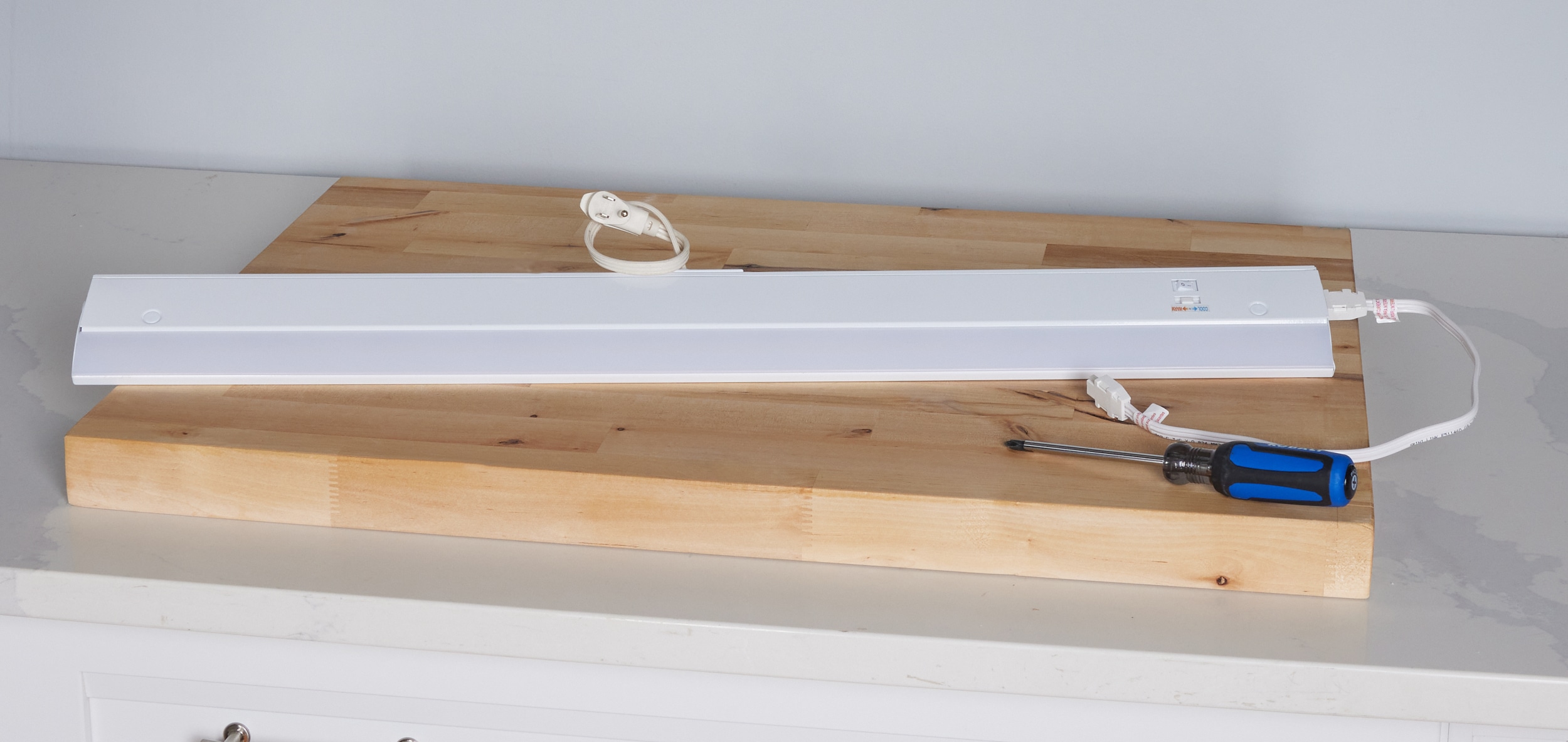 Good Earth Lighting UC1299-WH1-30LF0-G Led-Cabinet-Lighting - View #4