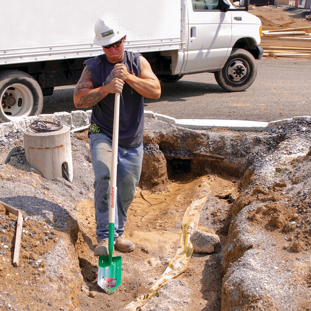 Razor-Back 48-in Wood Handle Trenching Spade in the Shovels & Spades ...