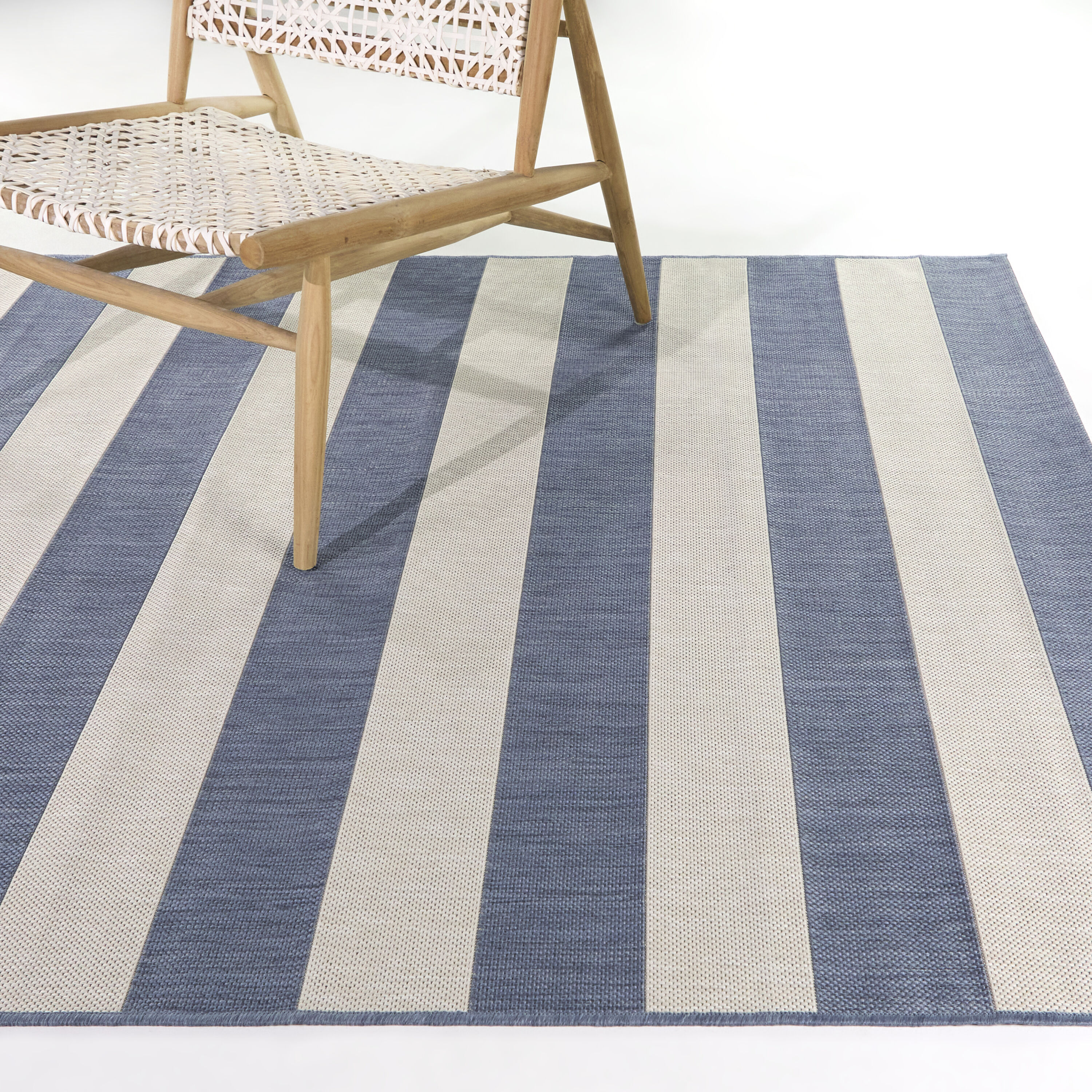 allen + roth 3097870 Aleah 5 x 7 (ft) Flatweave Polypropylene Blue Rectangular Indoor/Outdoor Stripe Farmhouse/Cottage Area rug