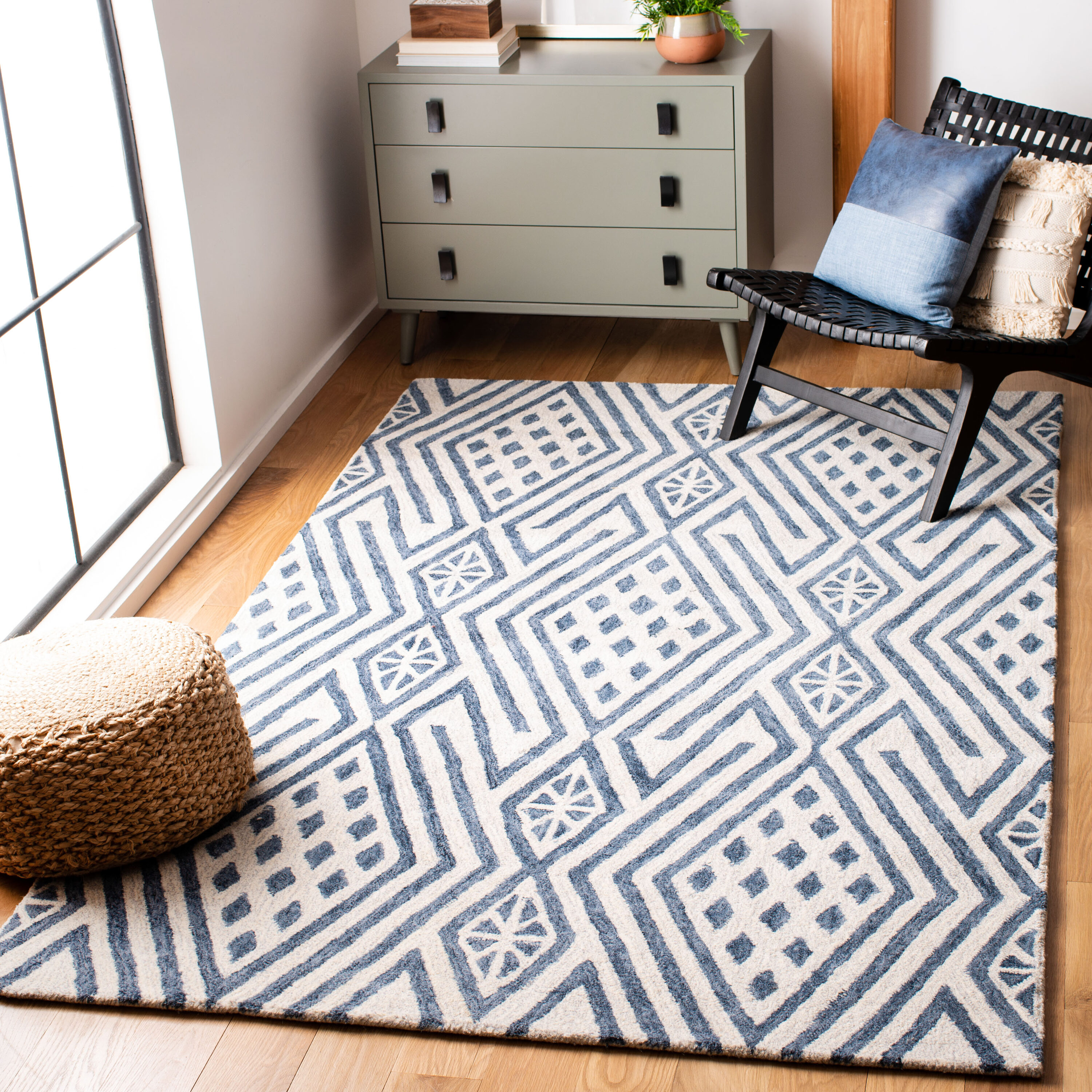 Safavieh MLP611M-5SQ Micro-Loop Jaspar 5 x 5 (ft) Tufted Wool Blue/Ivory Square Indoor Geometric Area rug
