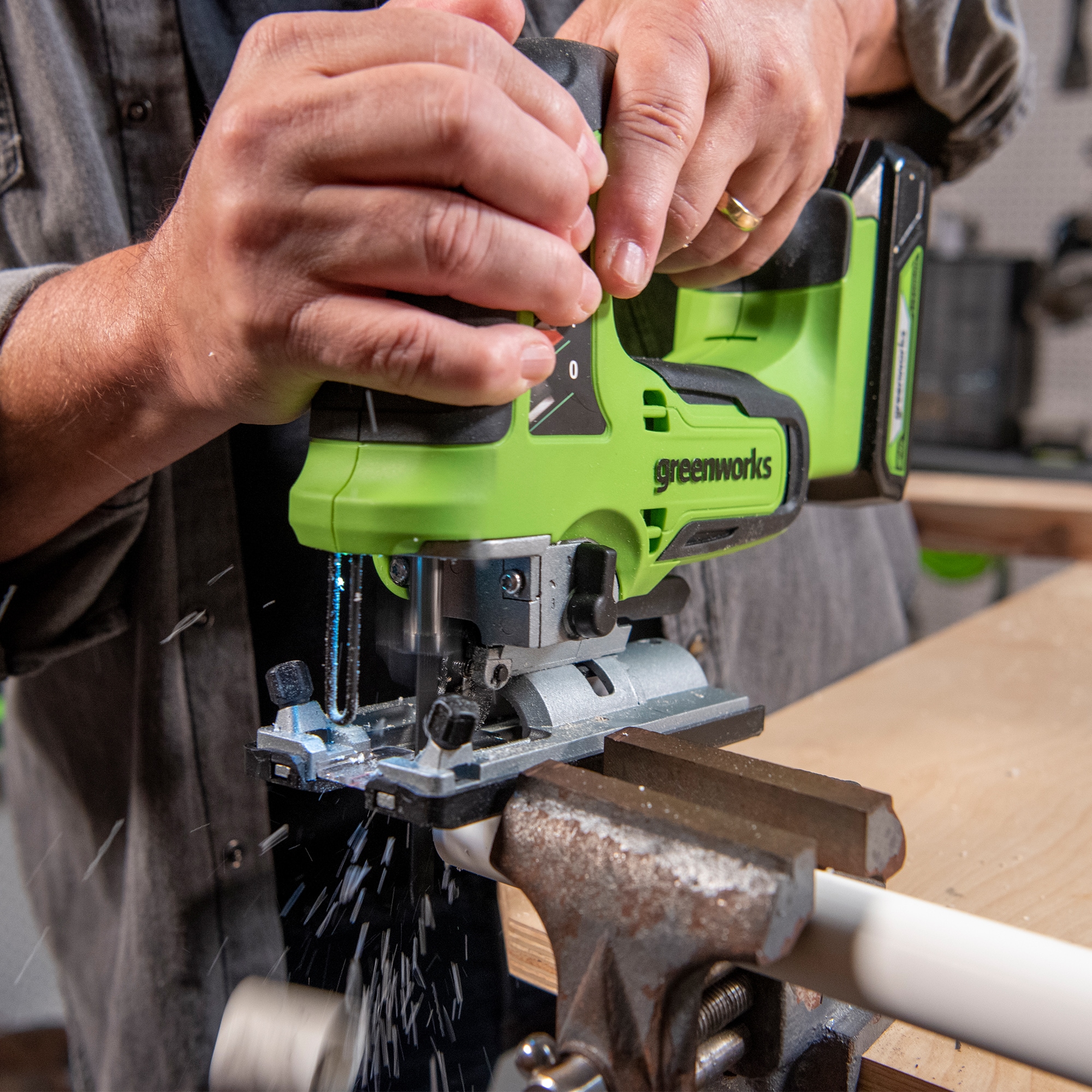 Greenworks 24-Volt 1-1/8-in SDS-Plus Variable Speed Cordless Rotary Hammer  Drill at