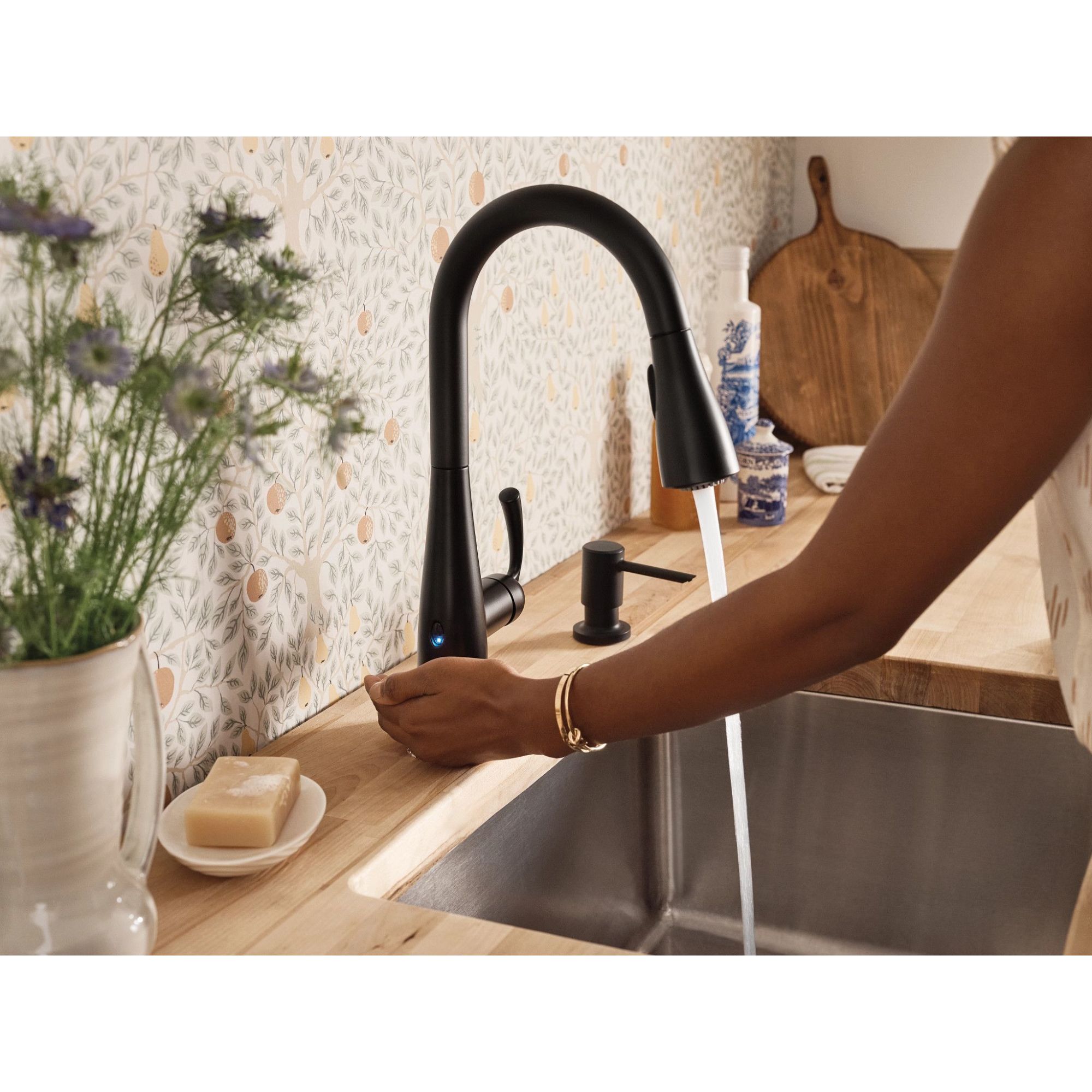 Matte Black Touchless Pull-Down Kitchen Faucet with Spray