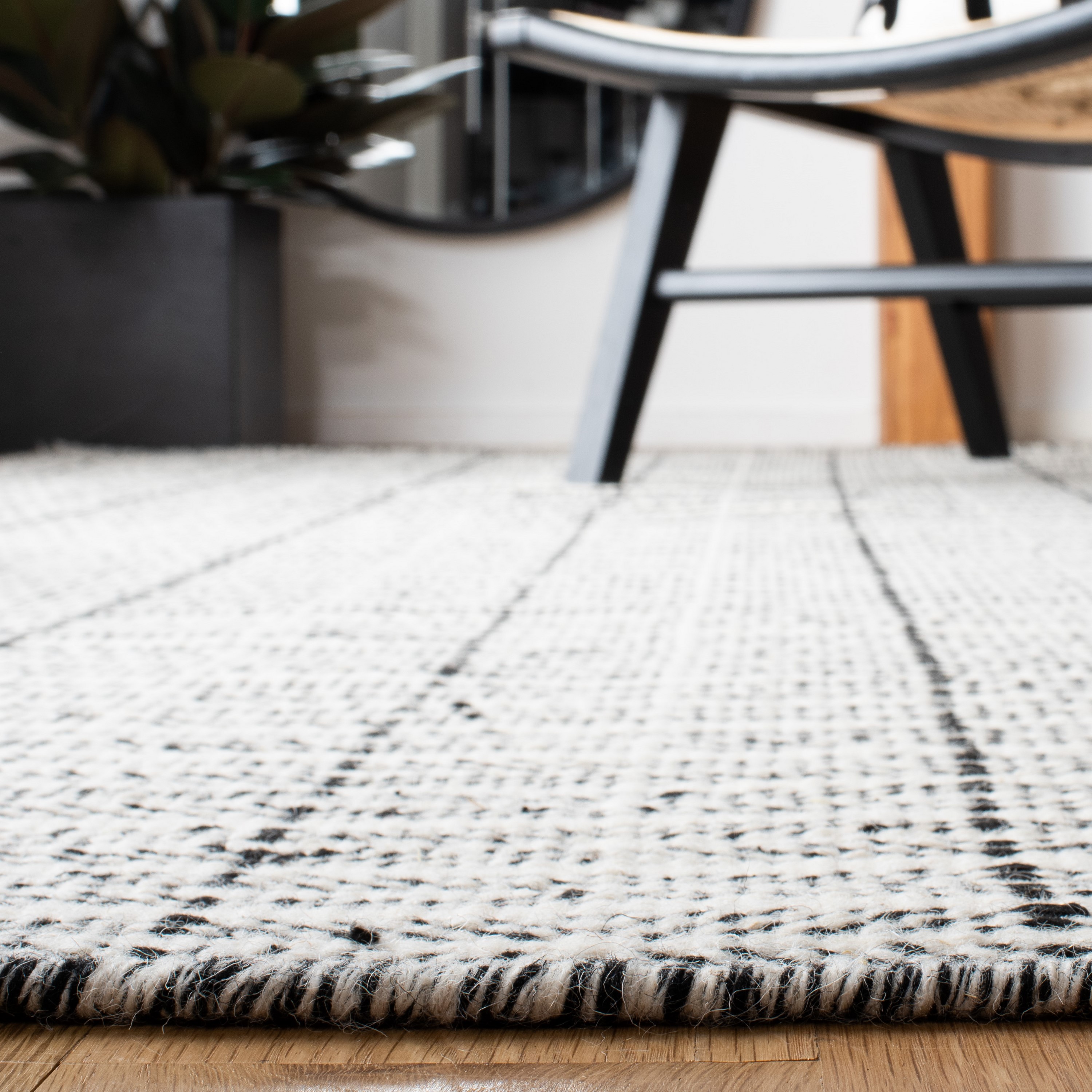 Handmade Black and Ivory Wool Tufted Reversible Area Rug, 9' x 12'