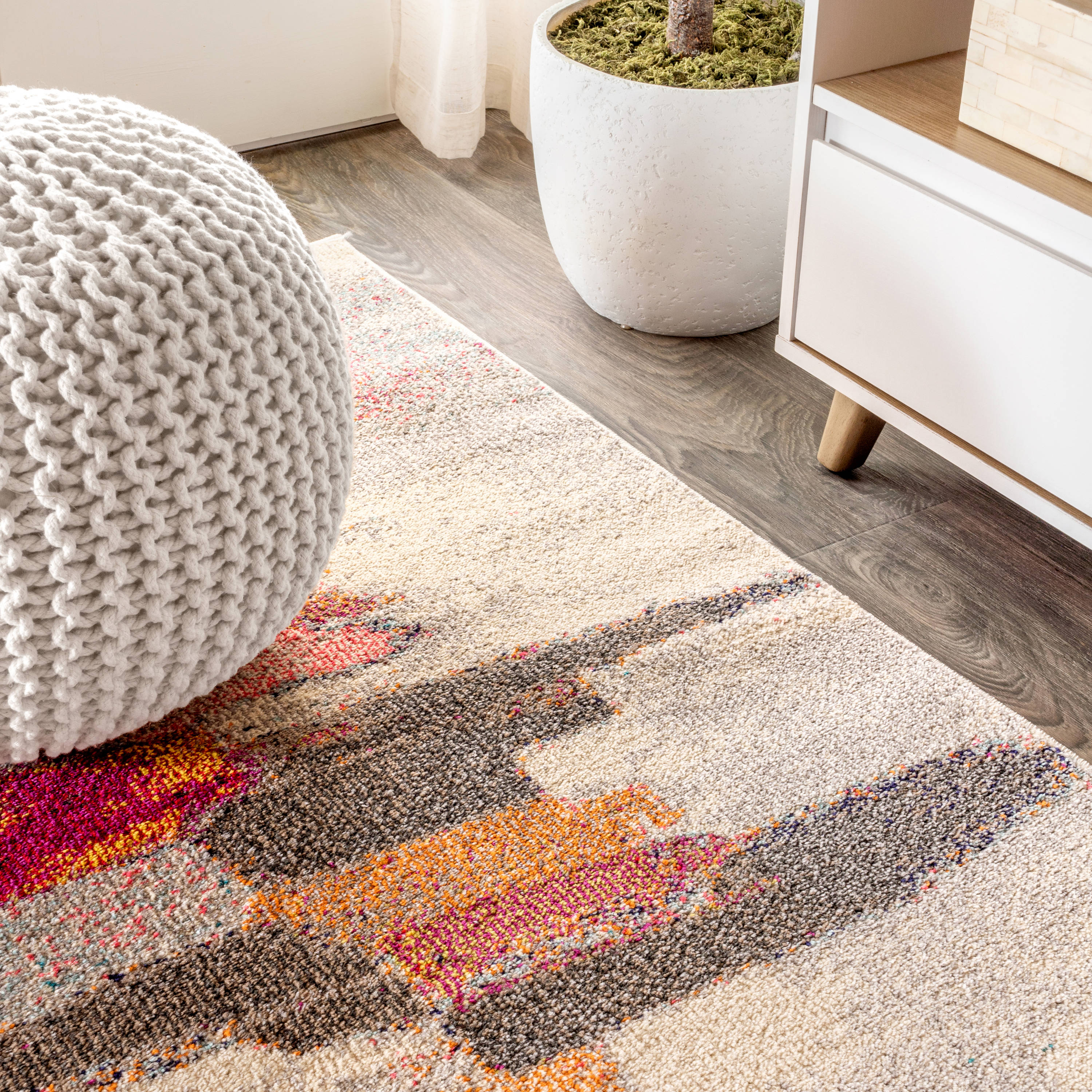 Abstract Impressionist Ivory/Pink Synthetic 4' x 6' Area Rug