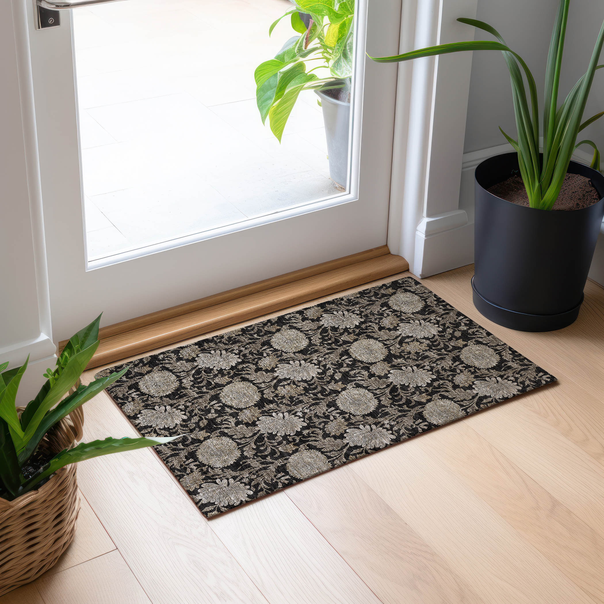 Black Floral Rectangular Machine-Washable Indoor/Outdoor Rug