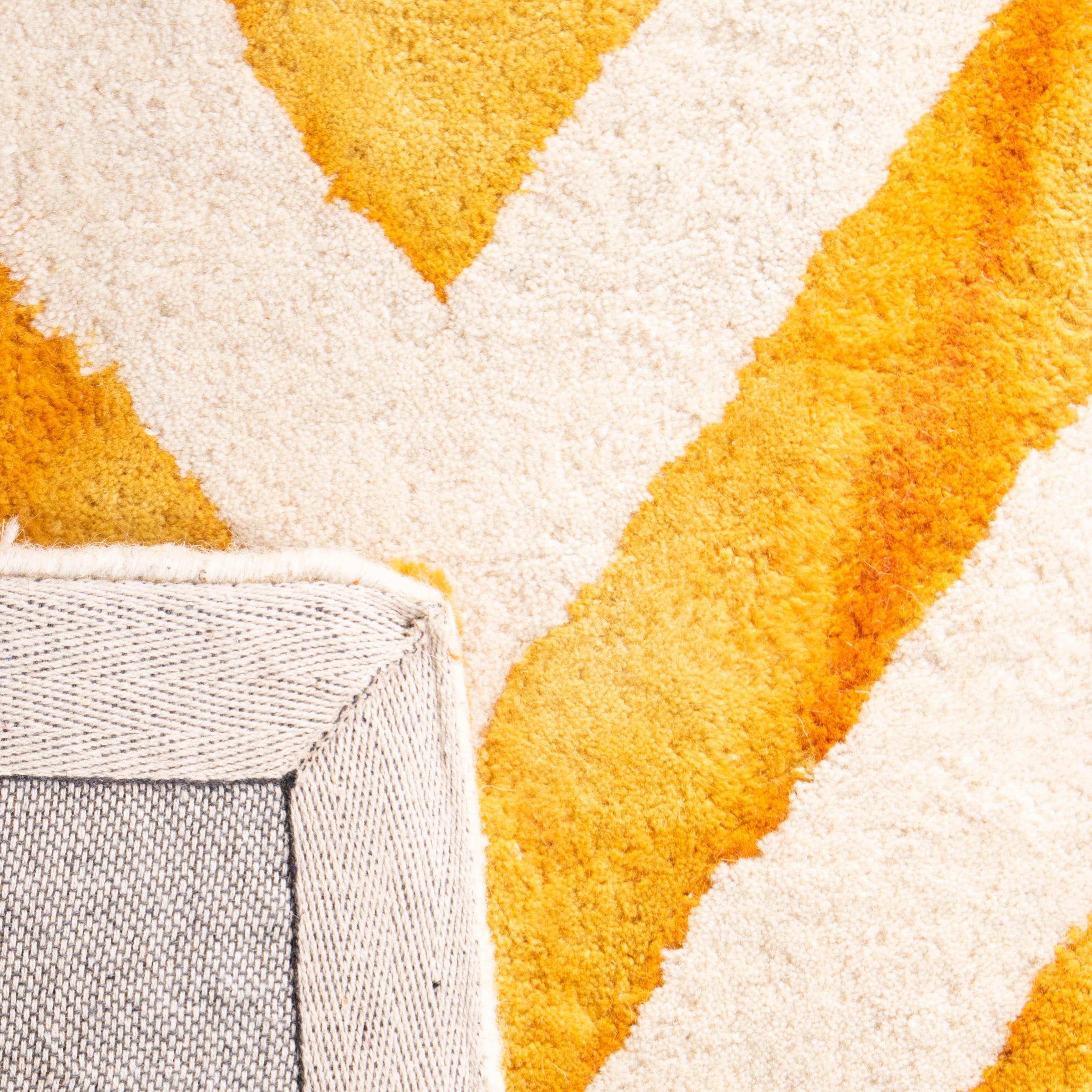 Elegant Ivory and Gold Hand-tufted Wool Runner Rug, 2'3" x 8'