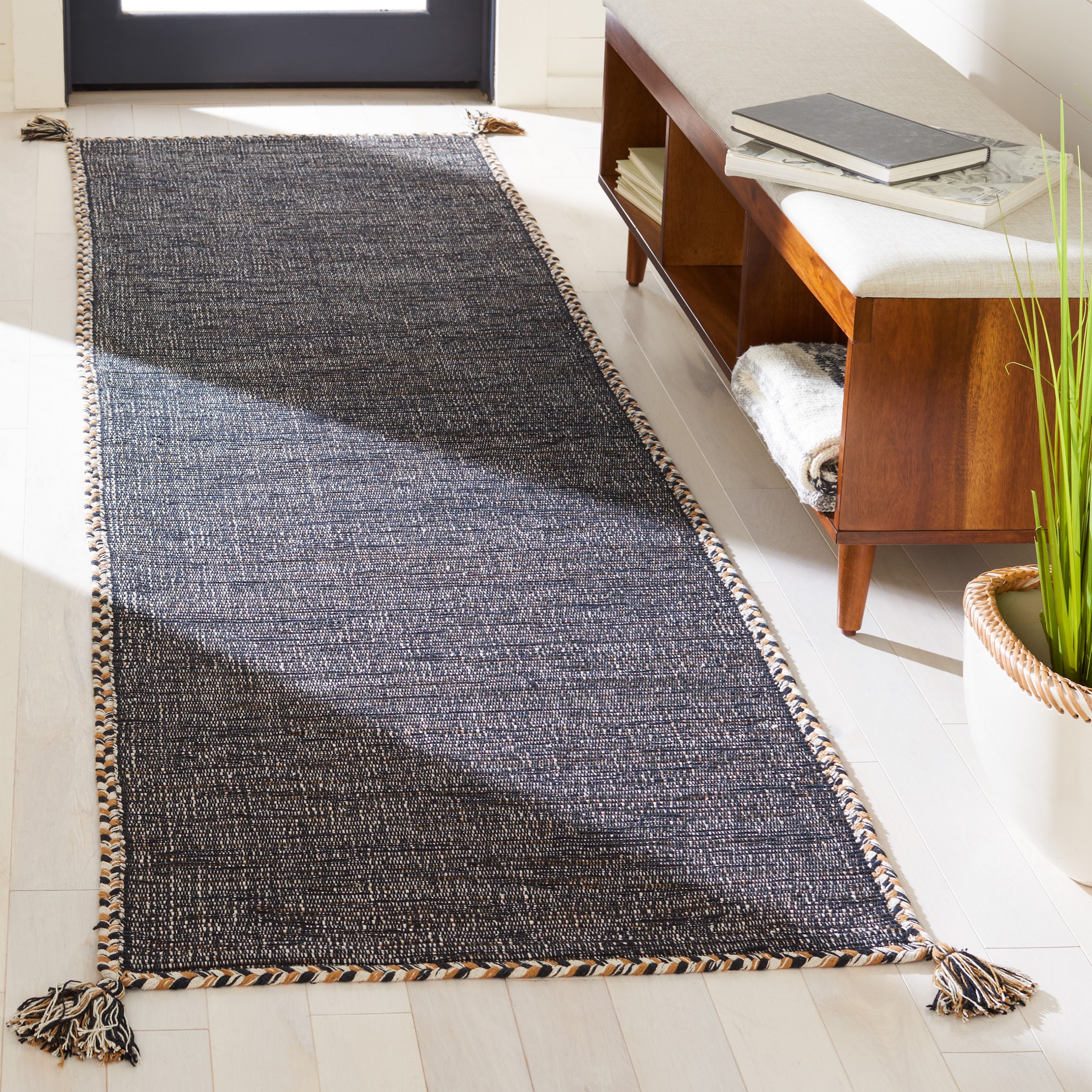Safavieh MTK150B-26 Montauk Lajolla 2 x 6 (ft) Cotton Beige/Black Rectangular Indoor Abstract Coastal Runner rug
