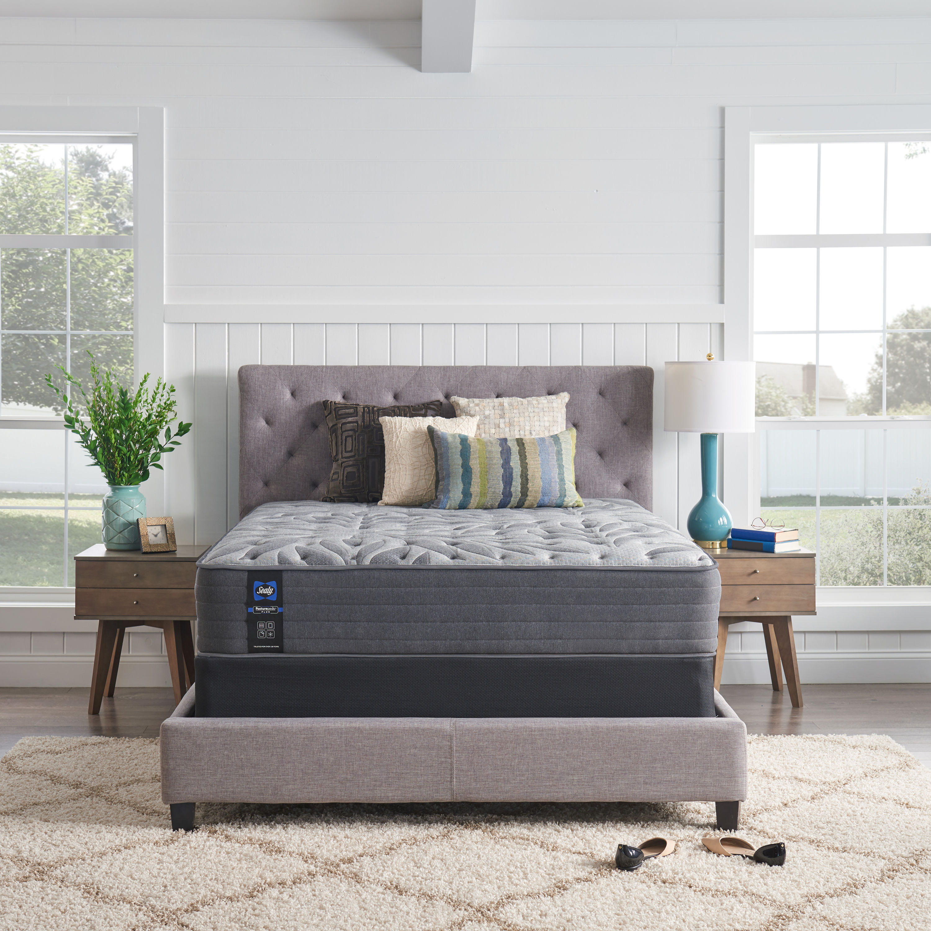 Kudde hongersnood Melodieus Sealy Sealy posturepedic 13-in Soft Queen Memory Foam Mattress with  Boxspring Included in the Mattresses department at Lowes.com