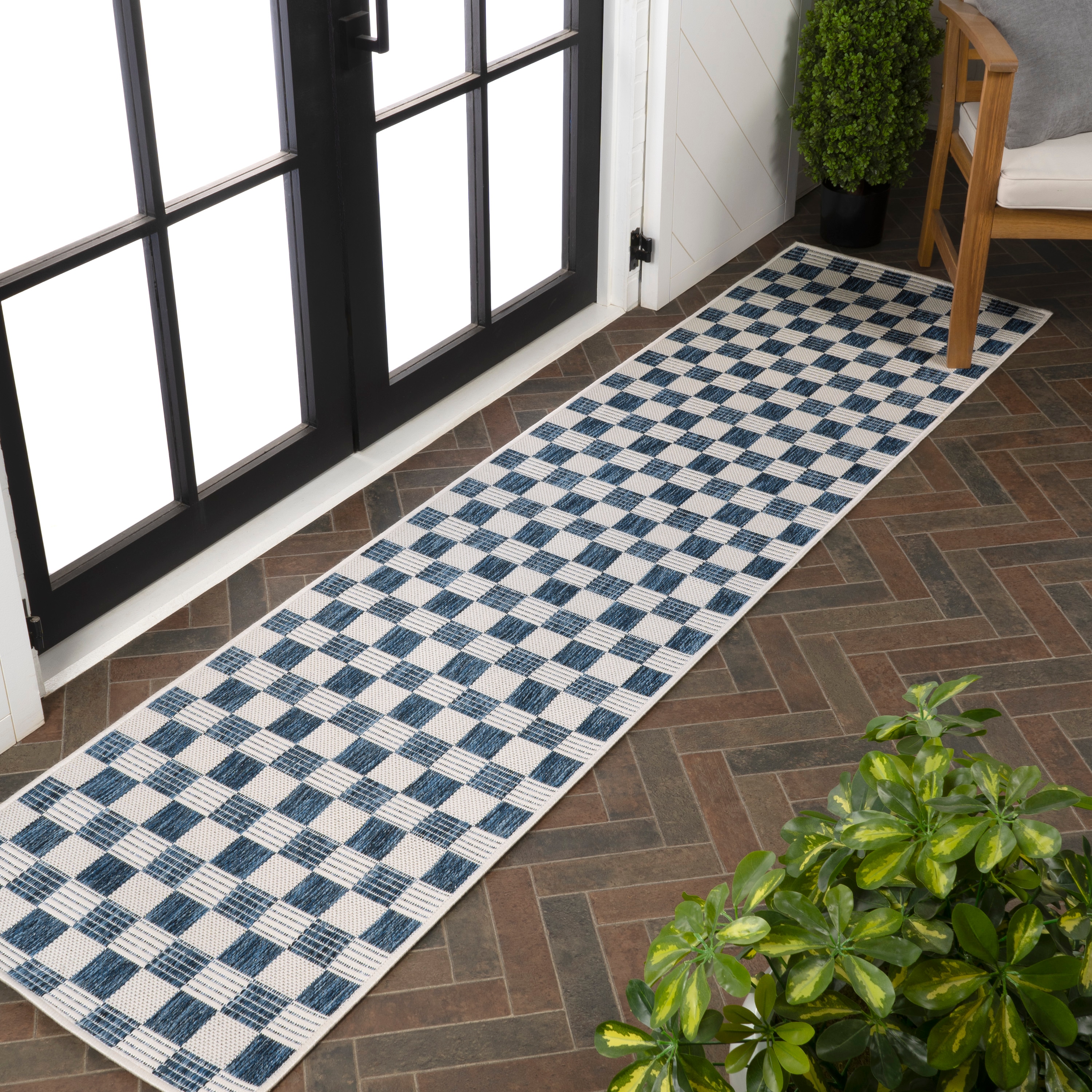 JONATHAN  Y TSN204B-28 TUSCAN SUN Aimee Cottage Checkerboard 2 x 8 (ft) Loomed Polypropylene Navy/Cream Rectangular Indoor/Outdoor Geometric Farmhouse/Cottage Runner rug