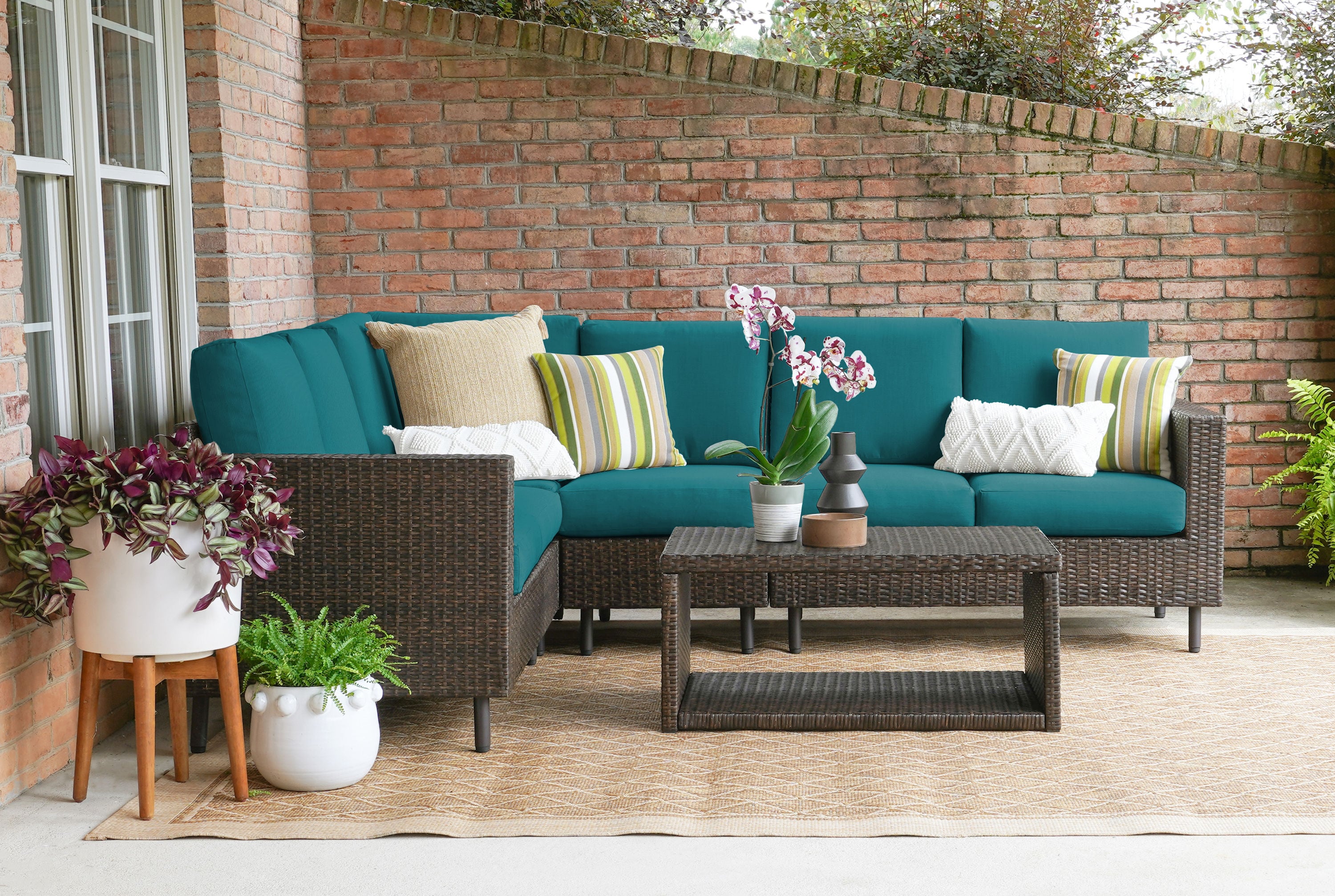 Leisure Made 195930-PEA Draper 5-Piece Wicker Patio Conversation Set with Blue Cushions