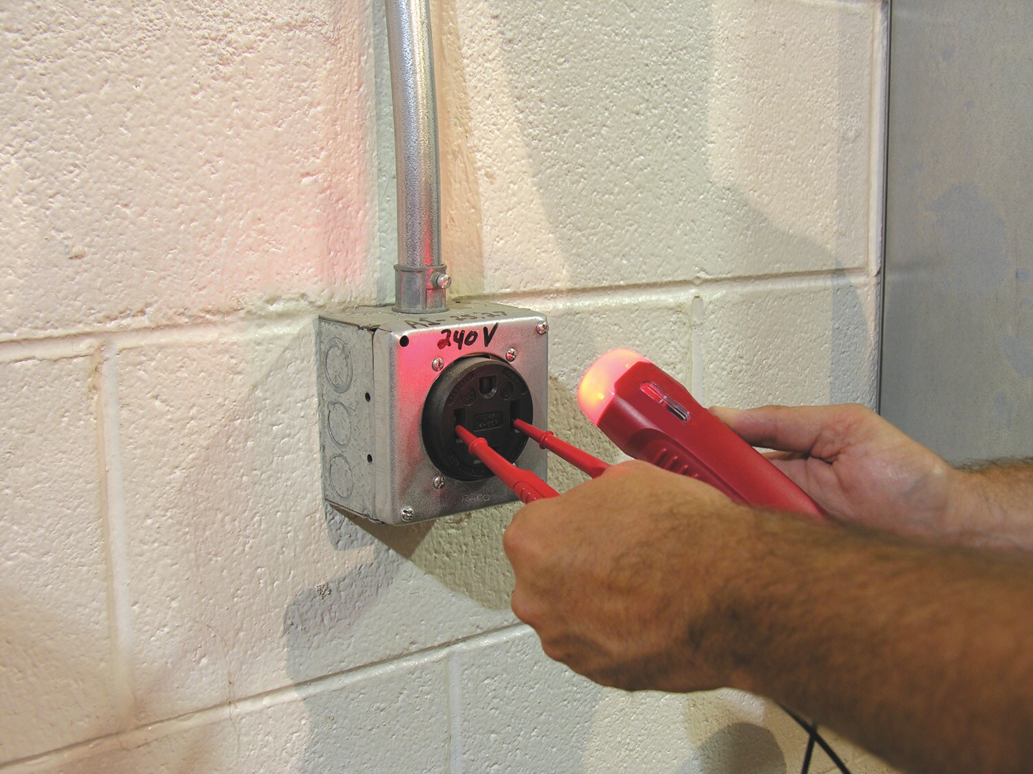 Gardner Bender GVT-392 Voltage-Testers - View #2