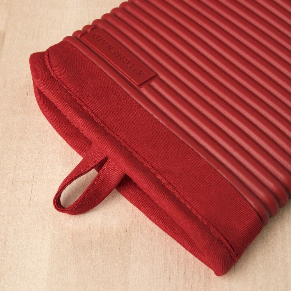 KitchenAid 2-Pack Cotton Solid Any Occasion Oven Mitt Set in the