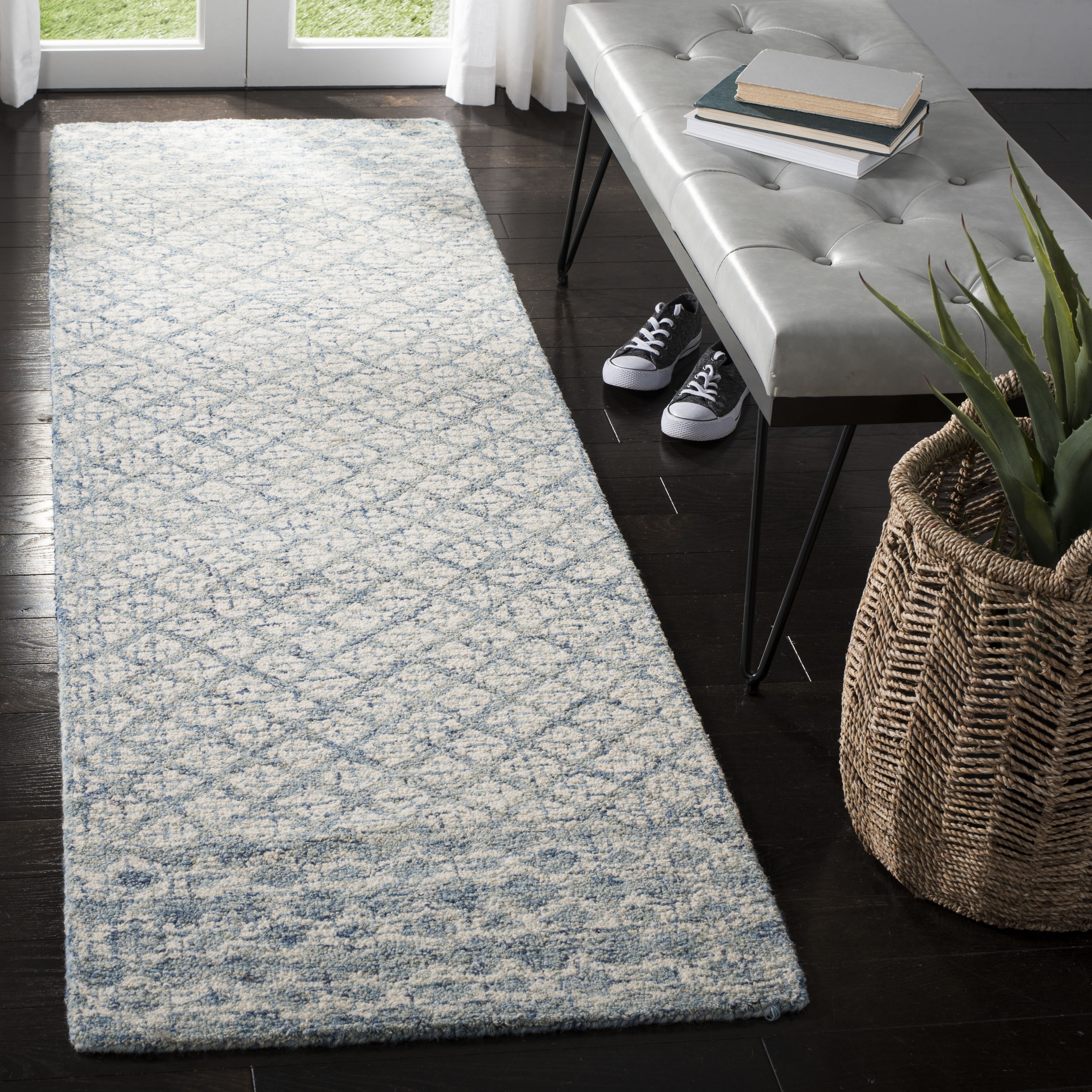 Safavieh ABT203A-28 Abstract Dakota 2 x 8 (ft) Tufted Wool Blue/Ivory Rectangular Indoor Trellis Farmhouse/Cottage Runner rug