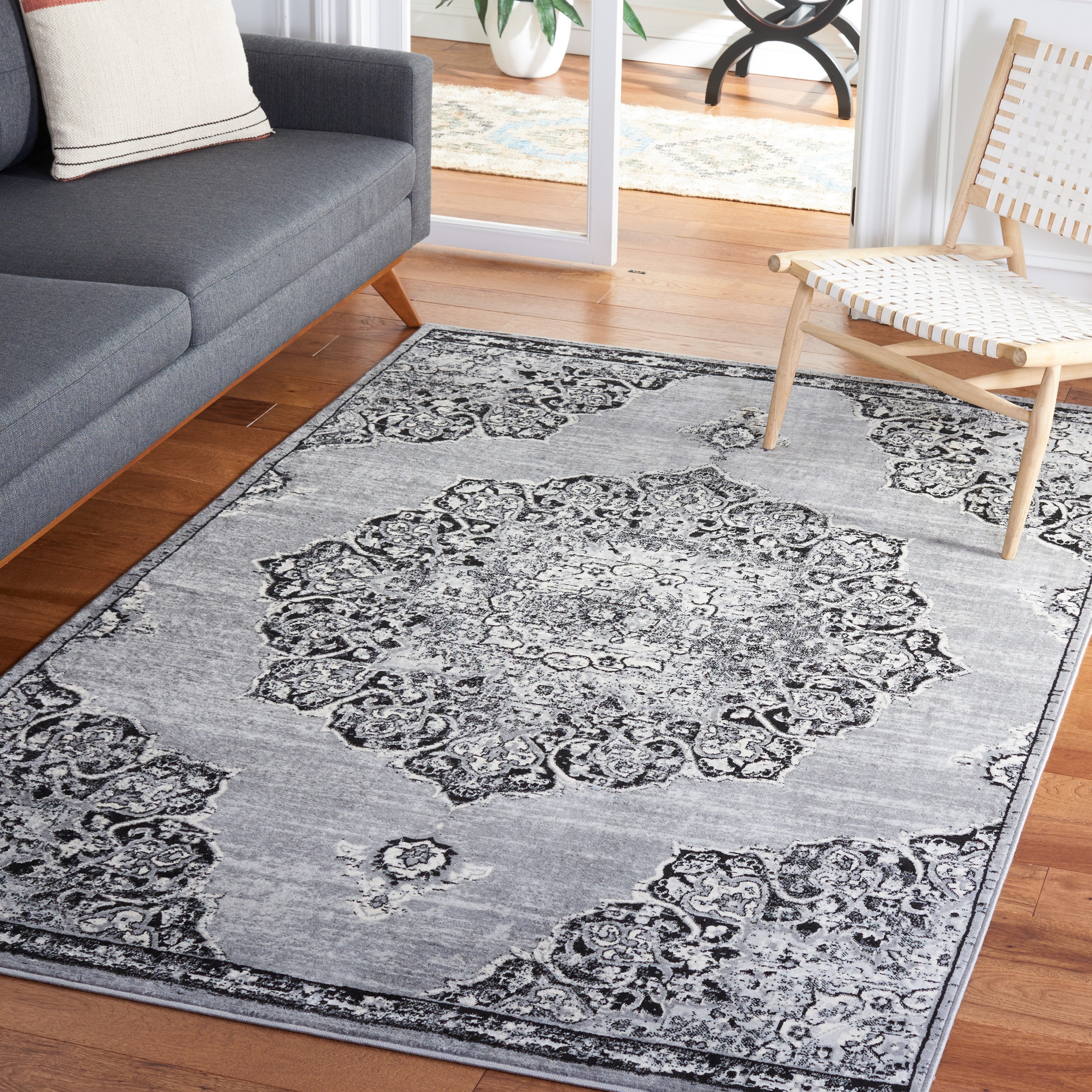 Safavieh BNT802H-3 Brentwood Coral 3 x 5 (ft) Loomed Polypropylene Gray/Black Rectangular Indoor Distressed/Overdyed Vintage Area rug
