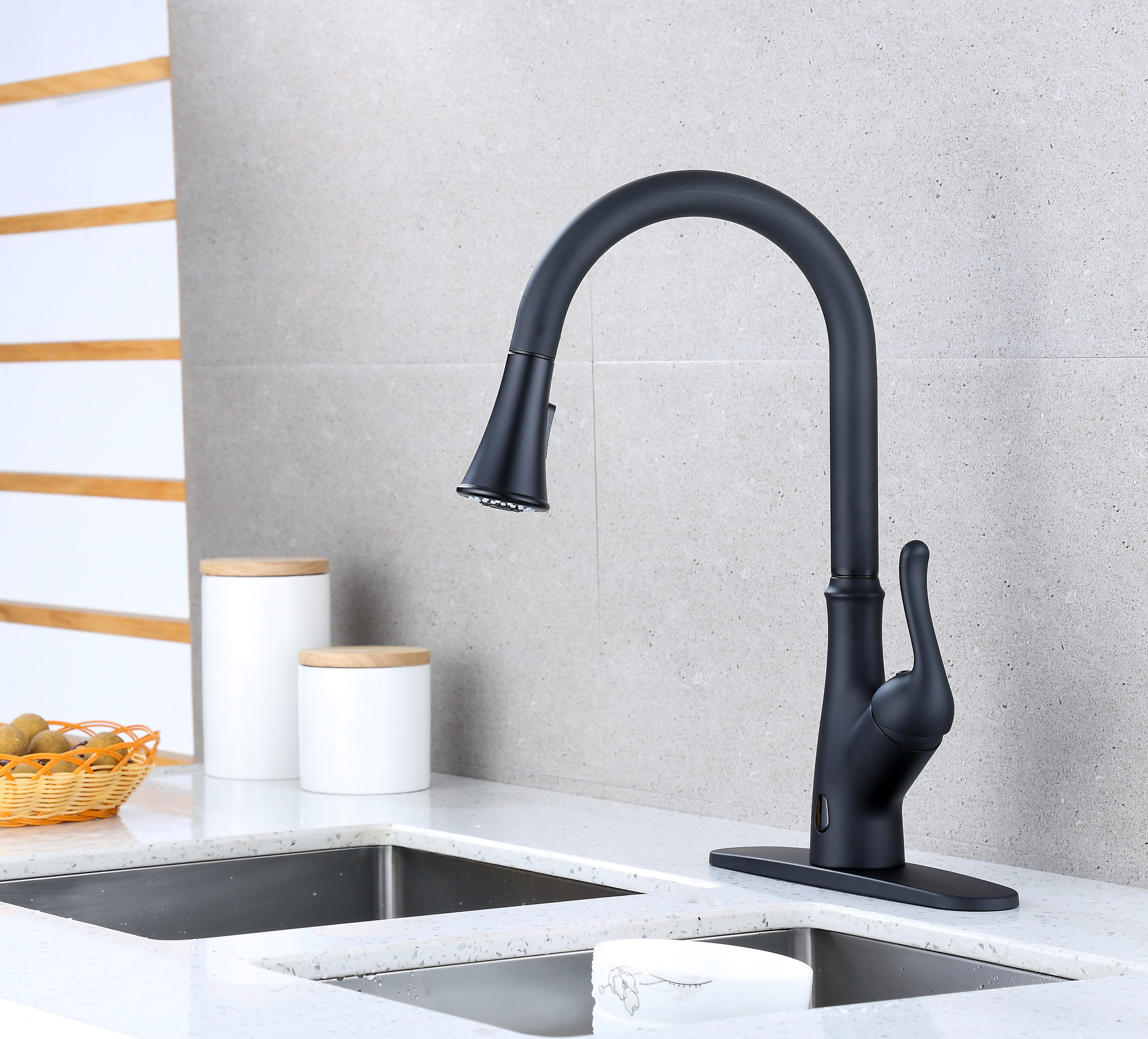 Runfine Brisbane Matte Black Single Handle High-arc Kitchen Faucet with  Deck Plate in the Kitchen Faucets department at