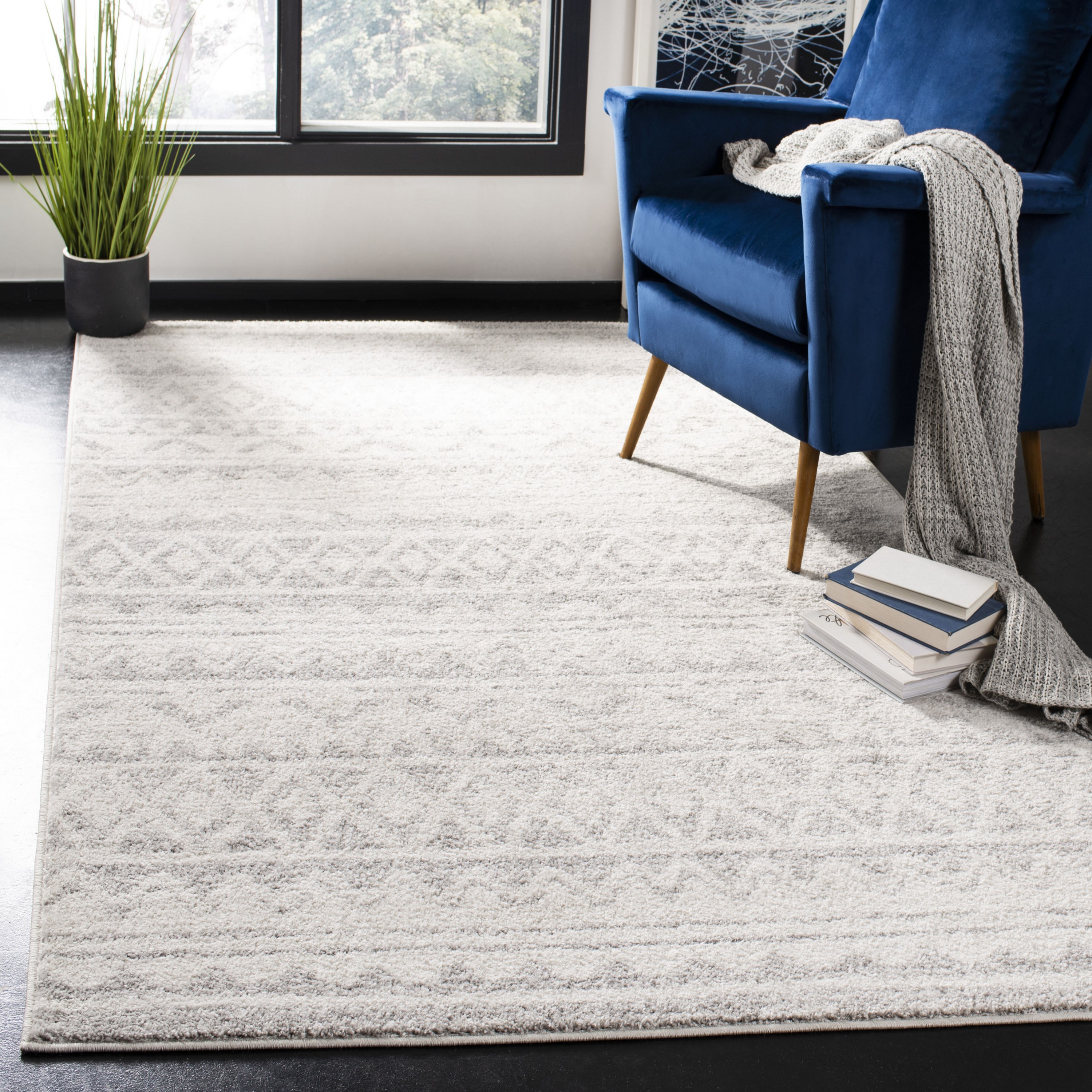 Safavieh ADR119B-6 Adirondack Gage 6 x 9 (ft) Loomed Polypropylene Ivory/Gray Rectangular Indoor Distressed/Overdyed Lodge Area rug