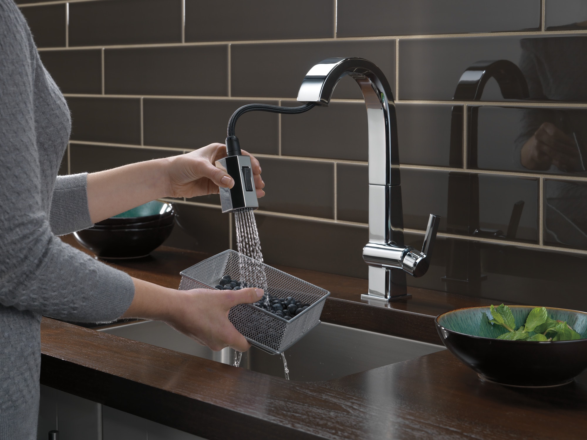 Modern Chrome Pull-Down Kitchen Faucet with 360° Swivel