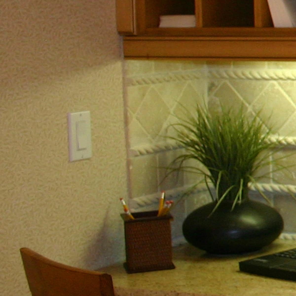 Hubbell WMTW-R Electrical-Wall-Plates - View #3