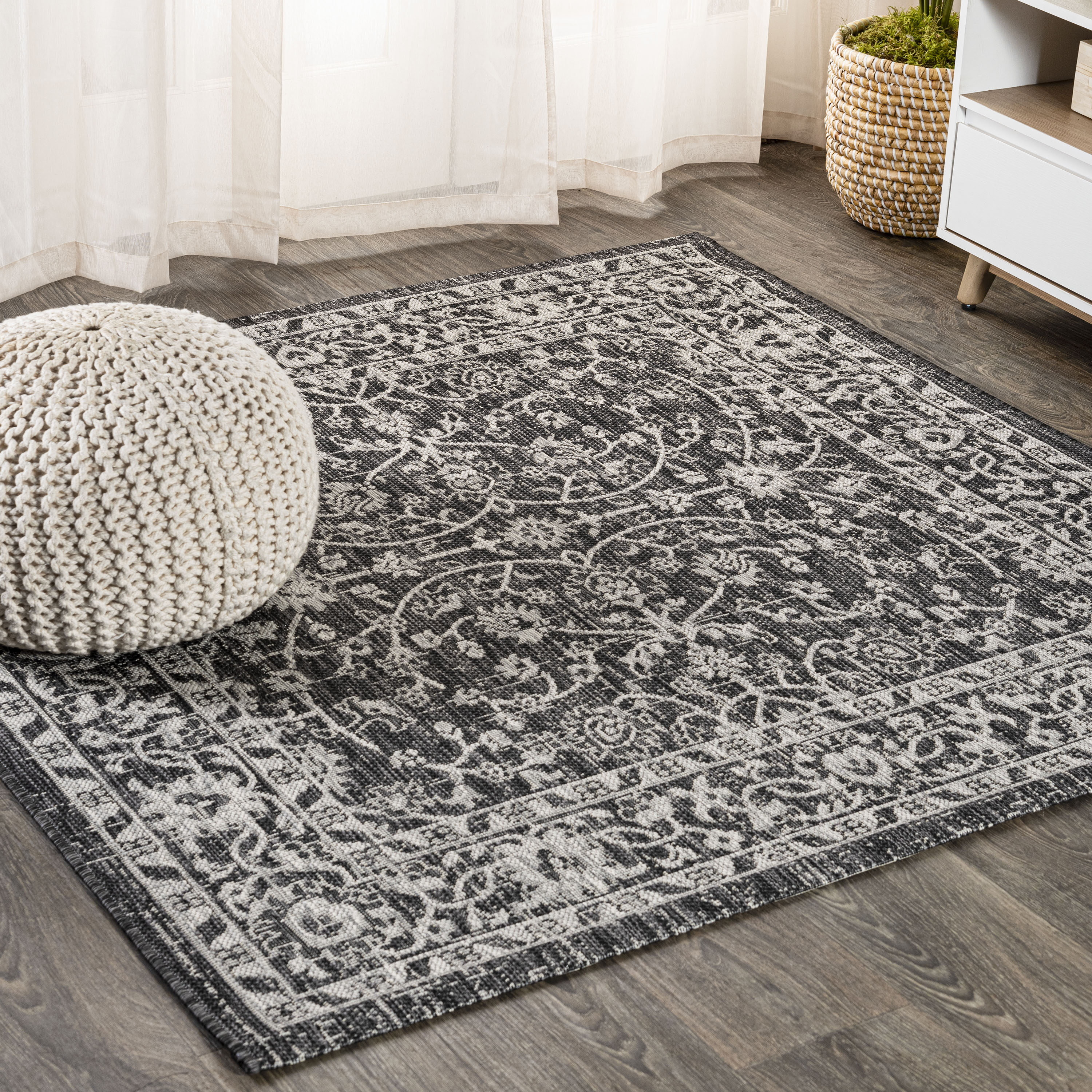 JONATHAN  Y SMB103C-5SQ Santa Monica Palazzo Vine and Border Textured Weave 5 x 5 (ft) Loomed Polypropylene Black/Gray Square Indoor/Outdoor Distressed/Overdyed Persian Area rug