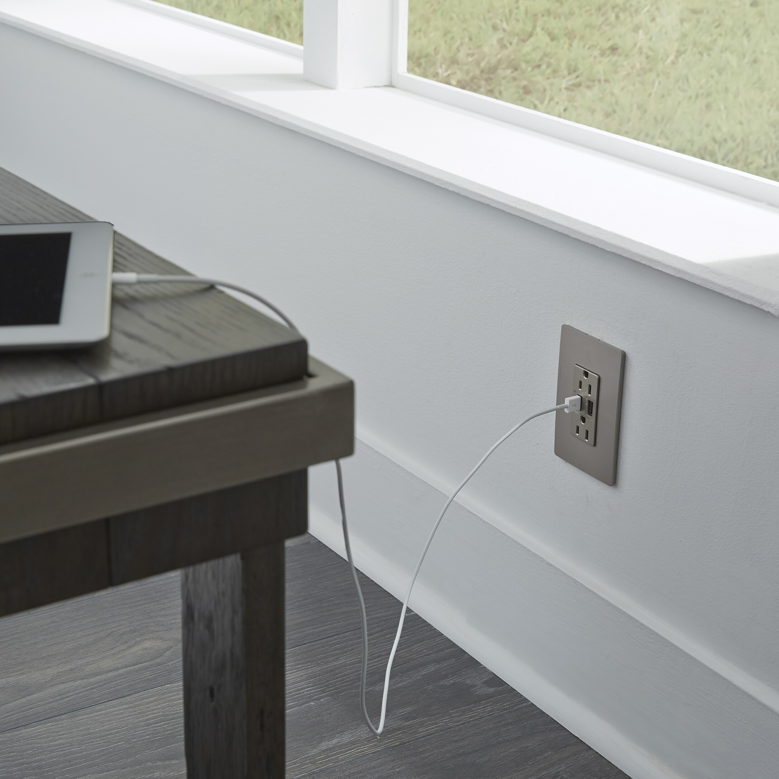 Legrand TM826USBNICCV4 receptacles - View #2