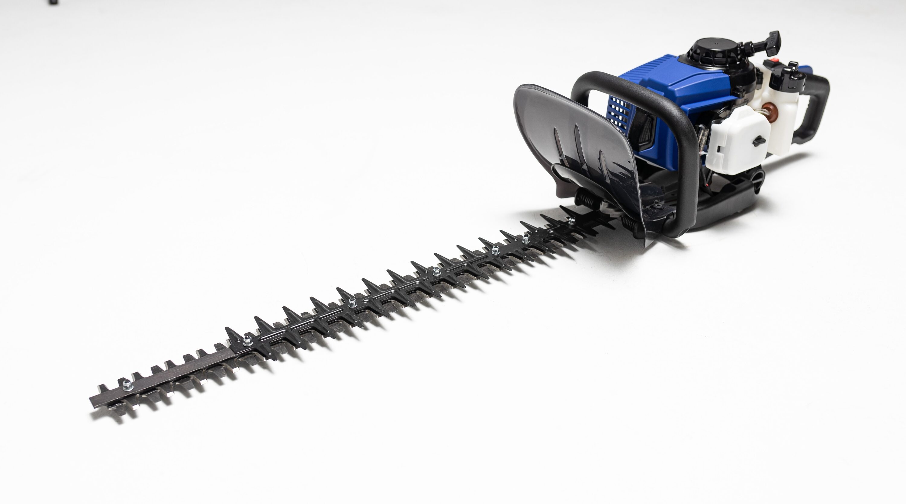 Worden escaleren Stier Wild Badger Power Gas 26-cc 2-cycle 22-in Dual-Blade Gas Hedge Trimmer in  the Gas Hedge Trimmers department at Lowes.com