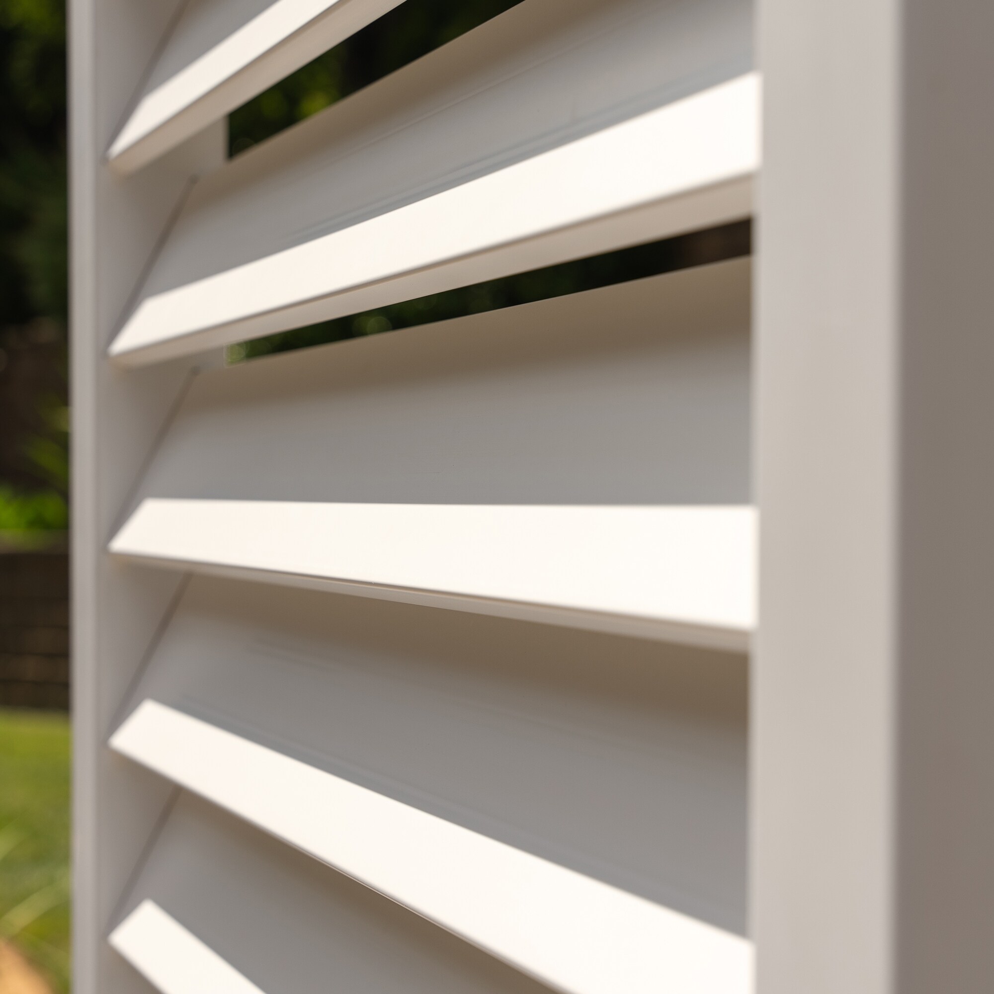 Lexington 6ft White Vinyl Privacy Screen with Planter Box