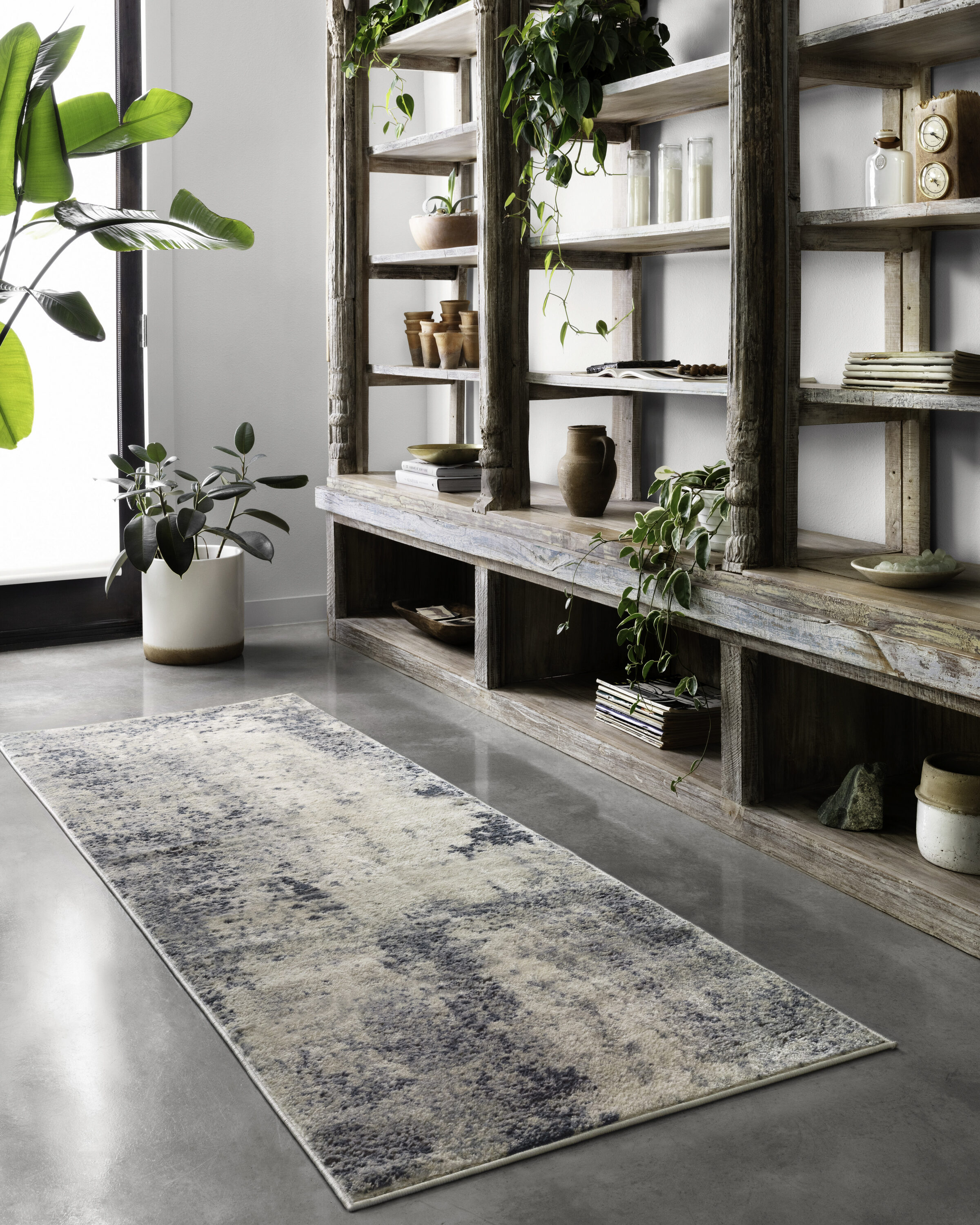 Abstract Elegance Synthetic 32x90 Area Rug in Natural Denim