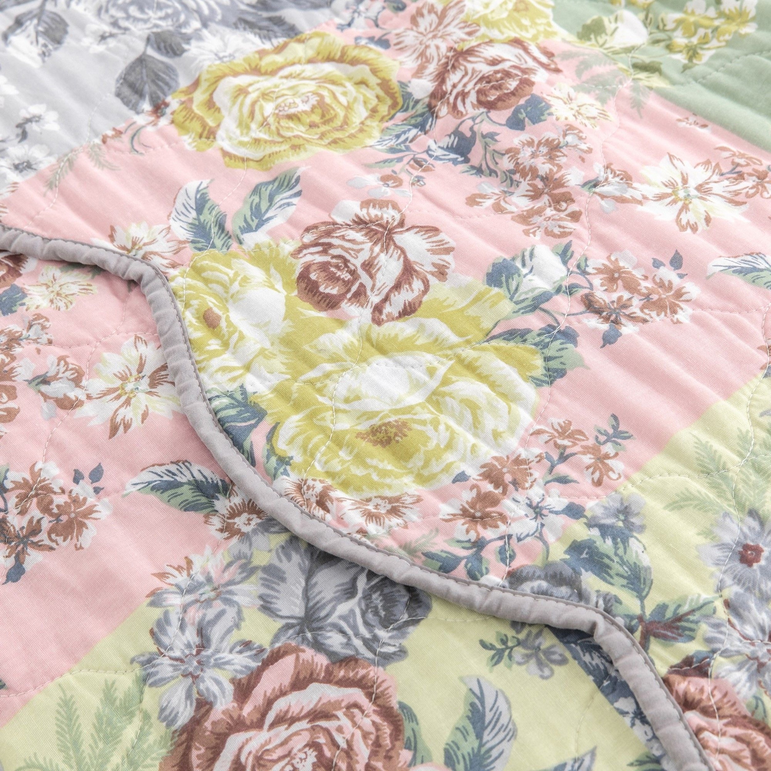 Benzara BM294302 bedding - View #4