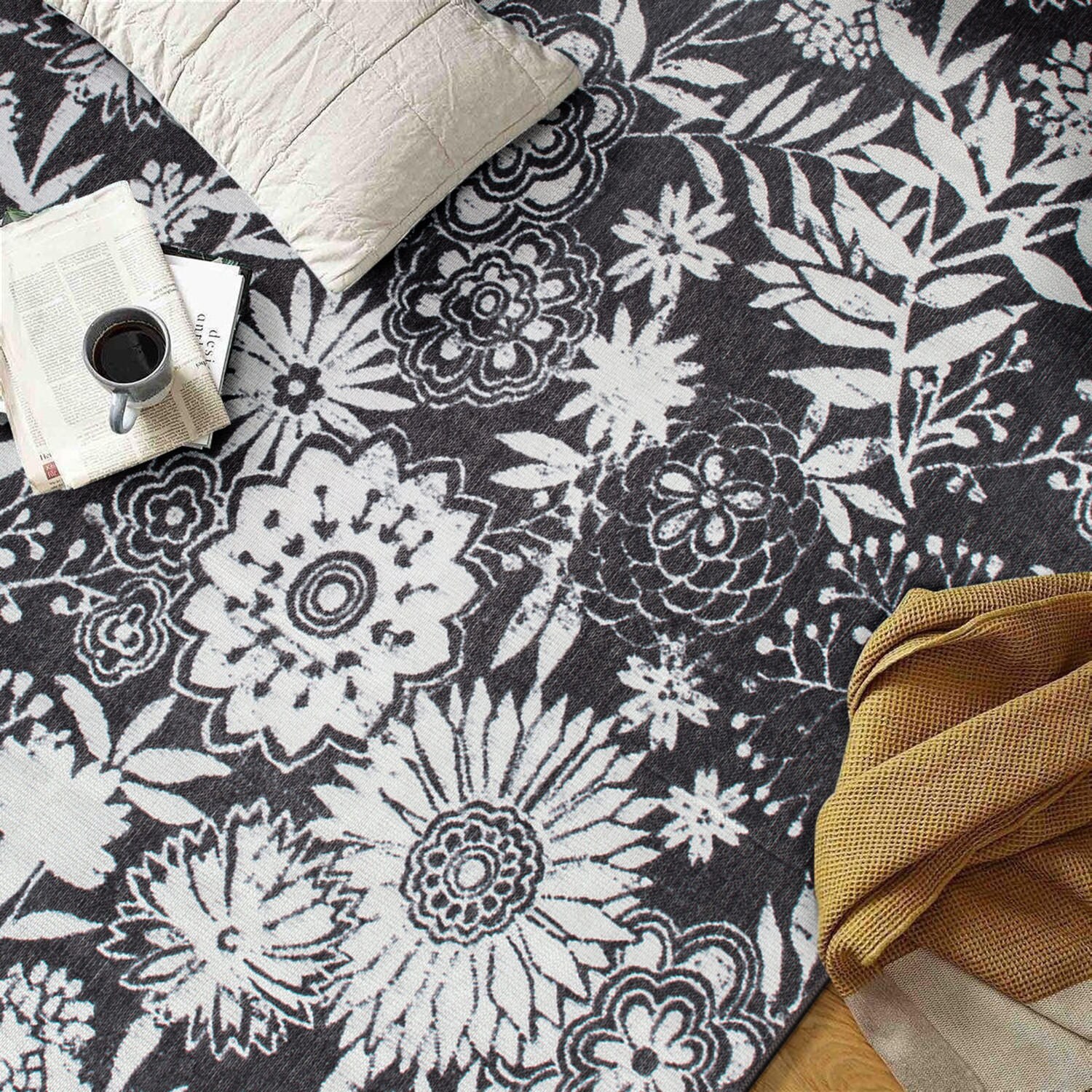 Gray and White Floral Synthetic 5' x 7' Indoor/Outdoor Area Rug