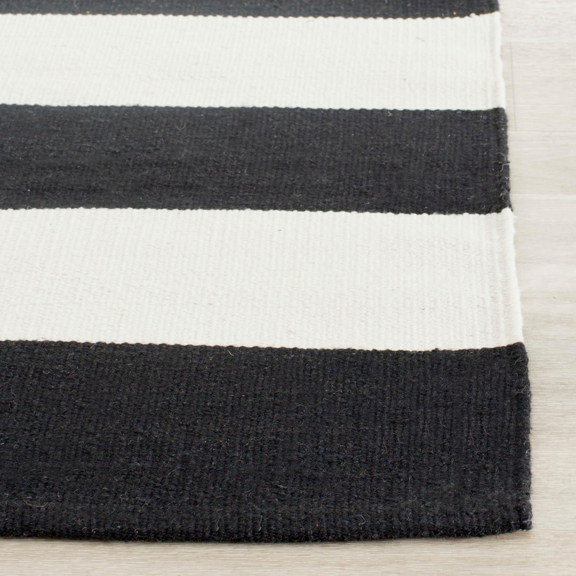 Safavieh MTK712D-8SQ rugs - View #2