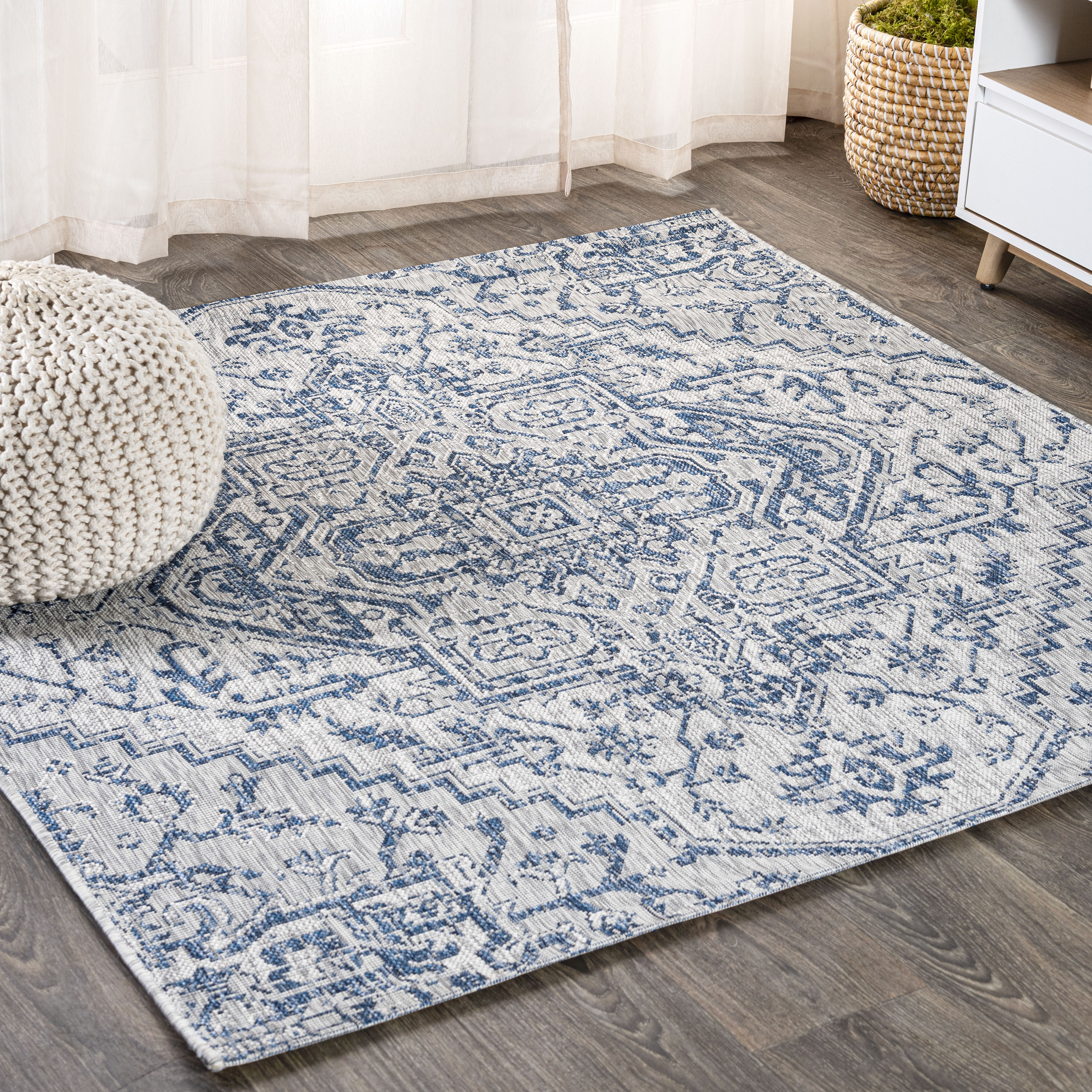 JONATHAN  Y SMB105B-9SQ Santa Monica Estrella Textured Weave 9 x 9 (ft) Loomed Polypropylene Navy/Gray Square Indoor/Outdoor Floral/Botanical Coastal Area rug