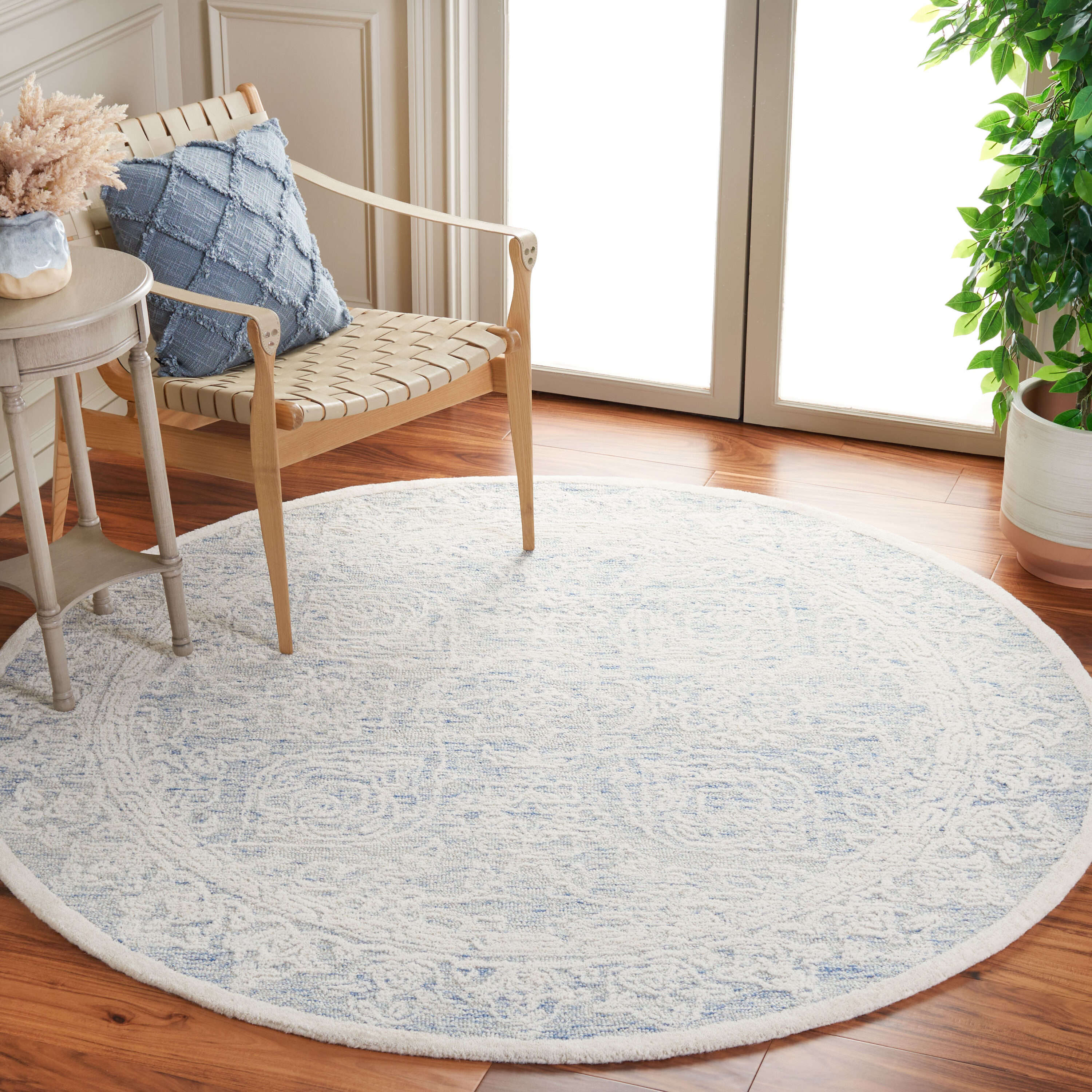  Ebony 102 Blue/Ivory Traditional 6ft x 6ft Round Rug