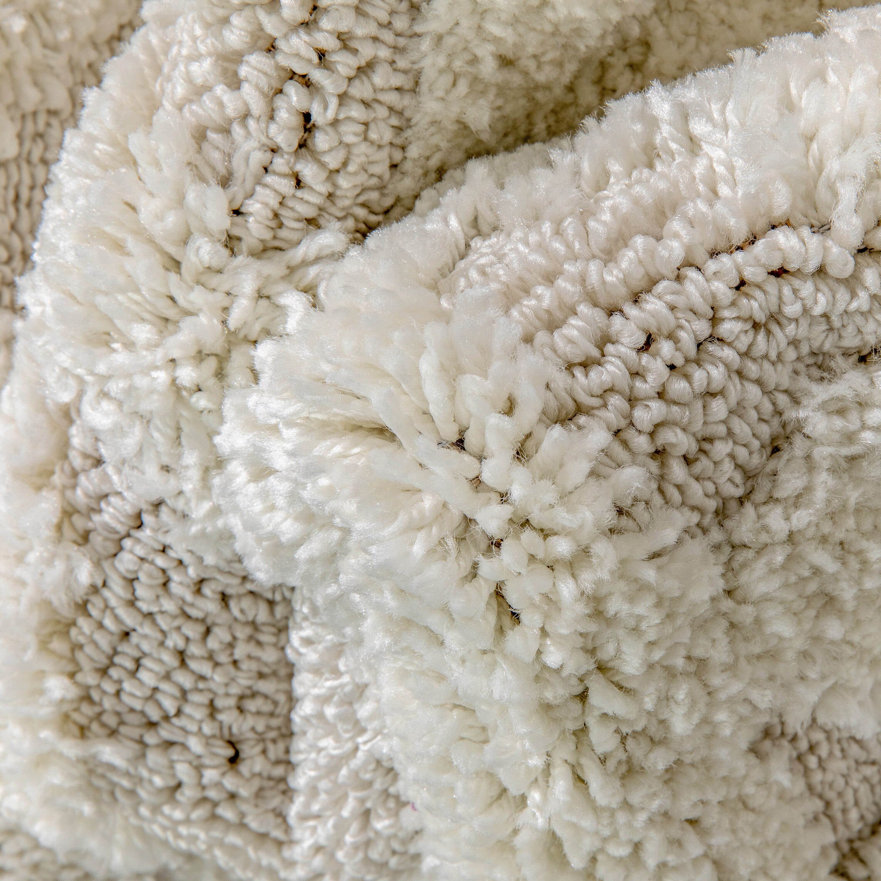 Ivory Oriental Synthetic Reversible 4' x 6' Area Rug