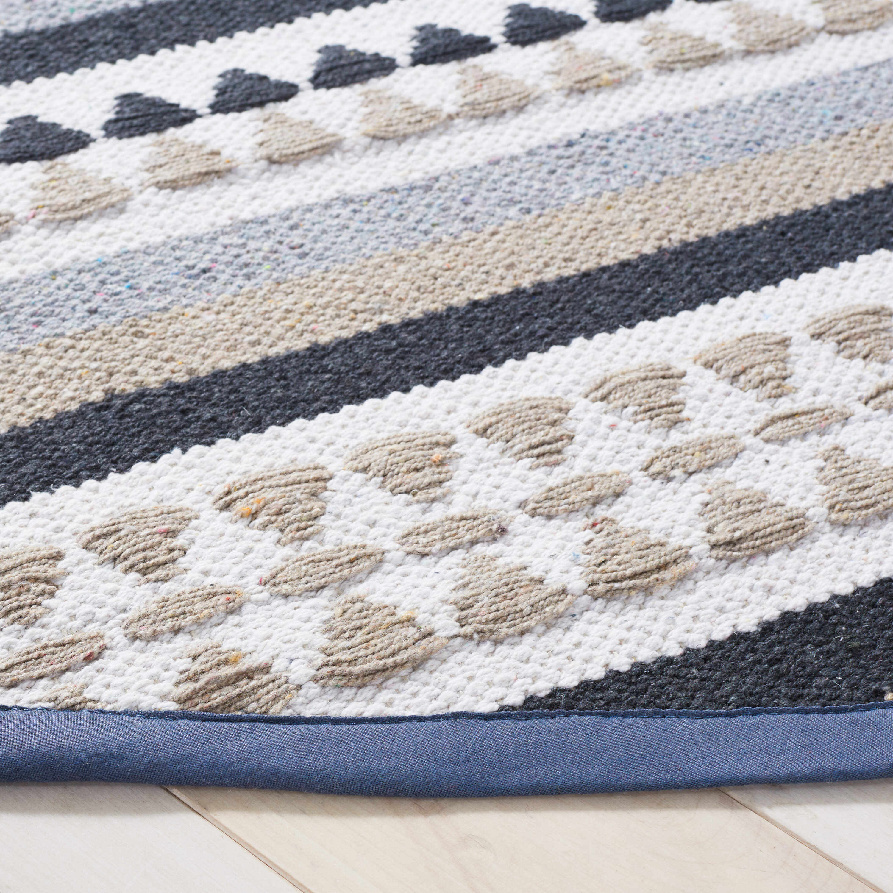 Safavieh MTK451F-6R rugs - View #3