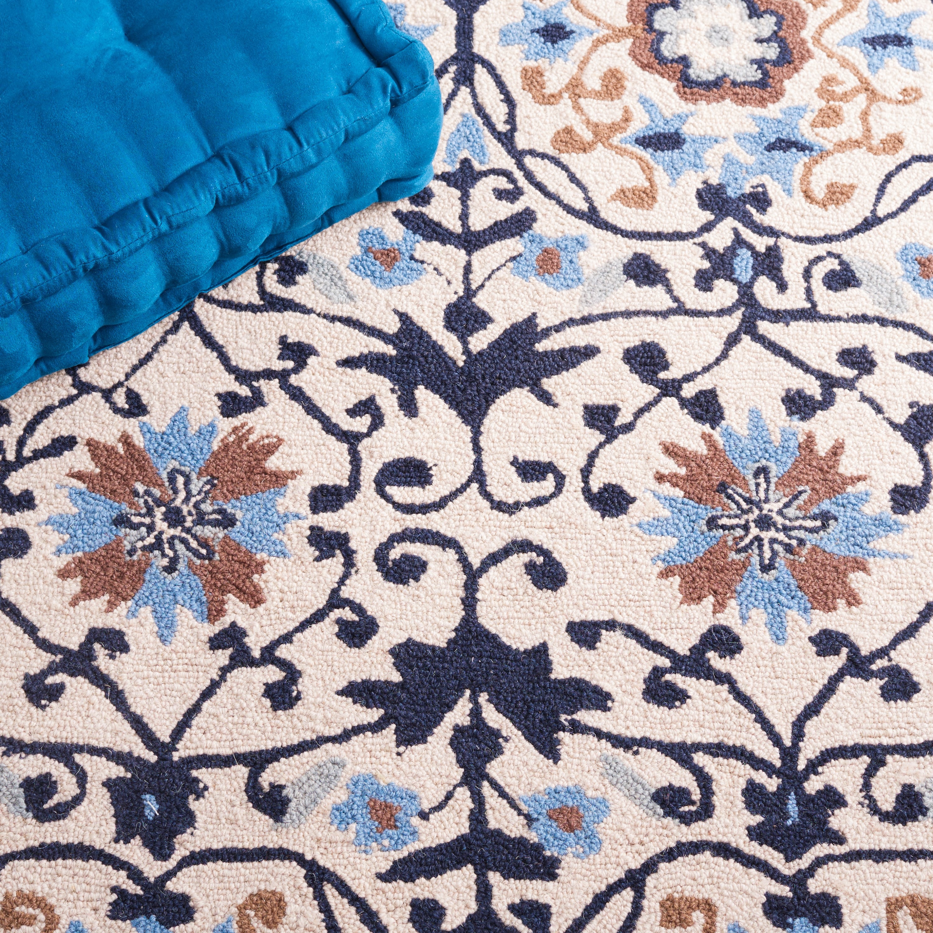 Handmade Ivory and Navy Floral Wool Rectangular Rug 4' x 6'