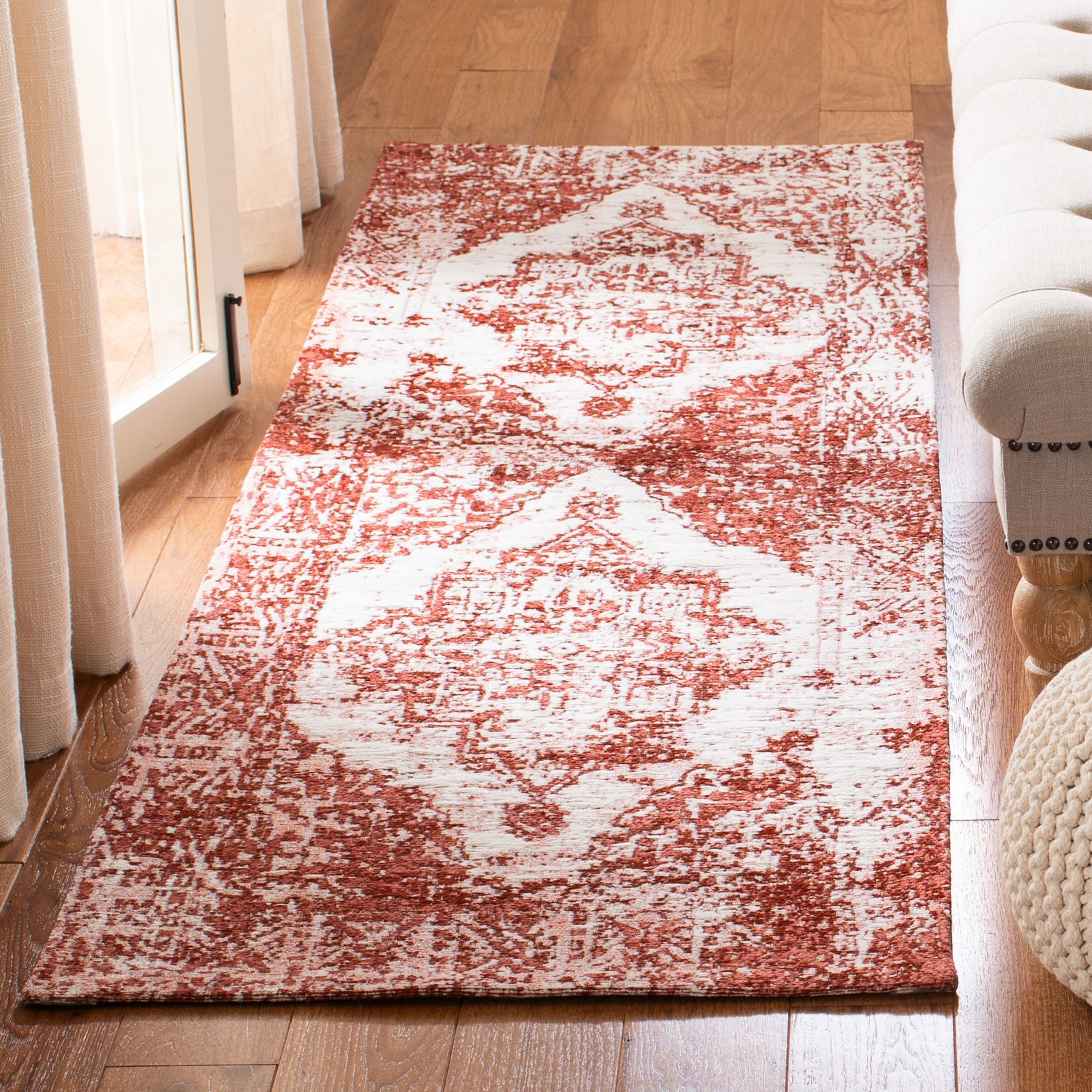 Safavieh CLV703P-28 Classic Vintage Dollete 2 x 8 (ft) Loomed Synthetic Rust/Ivory Rectangular Indoor Distressed/Overdyed Vintage Runner rug